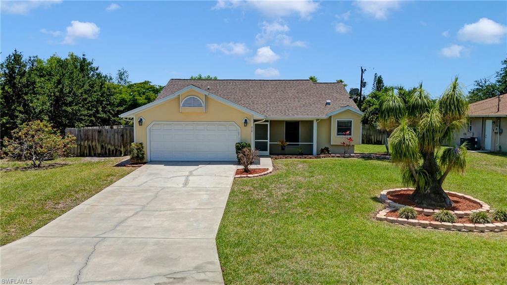 Property Photo: 910 SW 25th St FL 33914