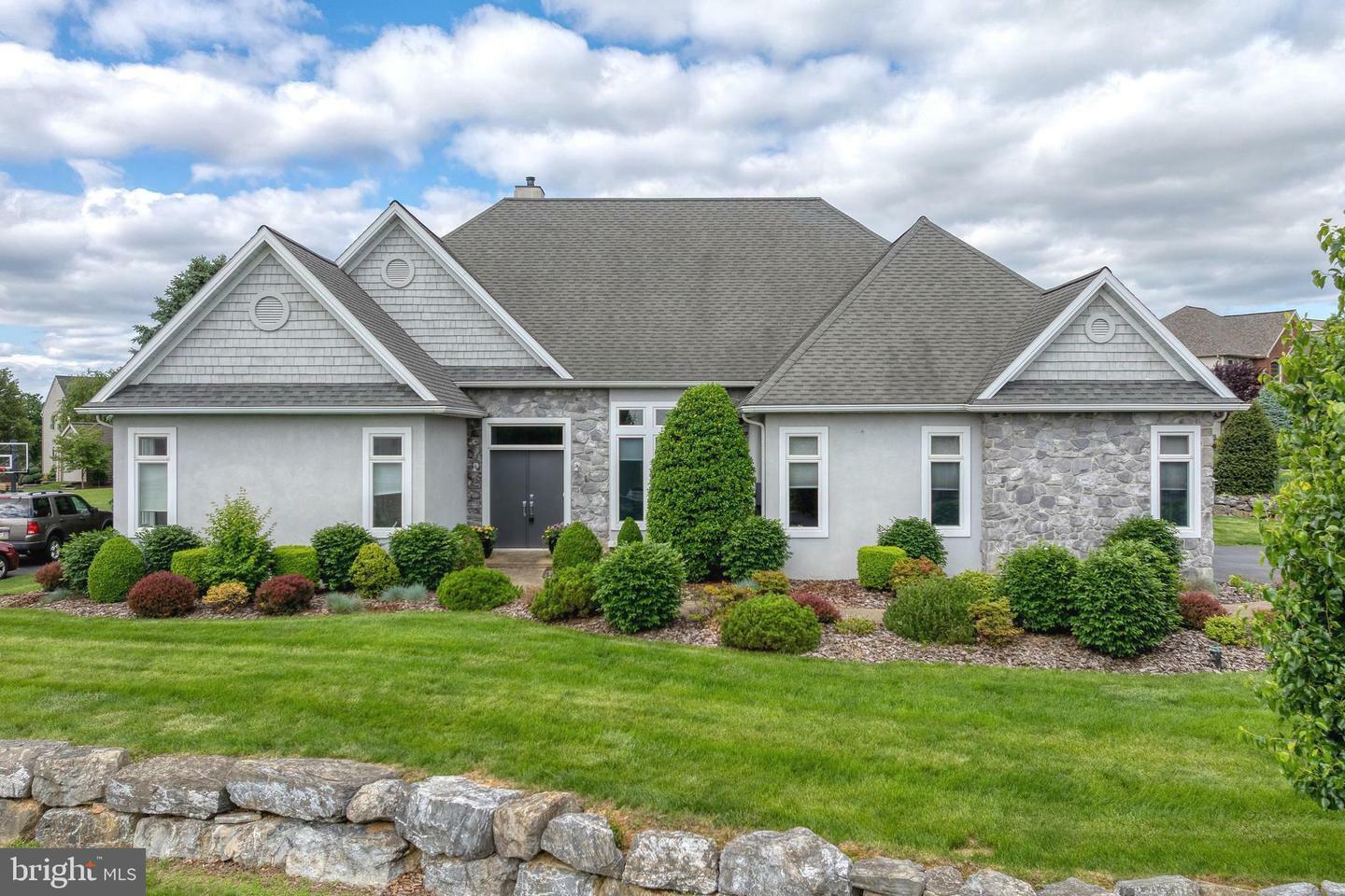 149 W Willow Ridge  New Holland PA 17557 photo