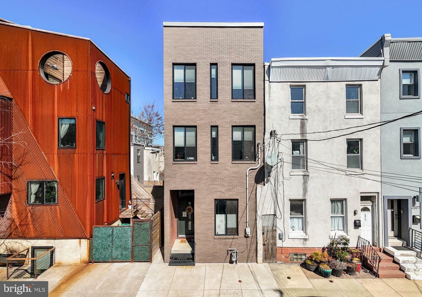 2003 E York Street  Philadelphia PA 19125 photo