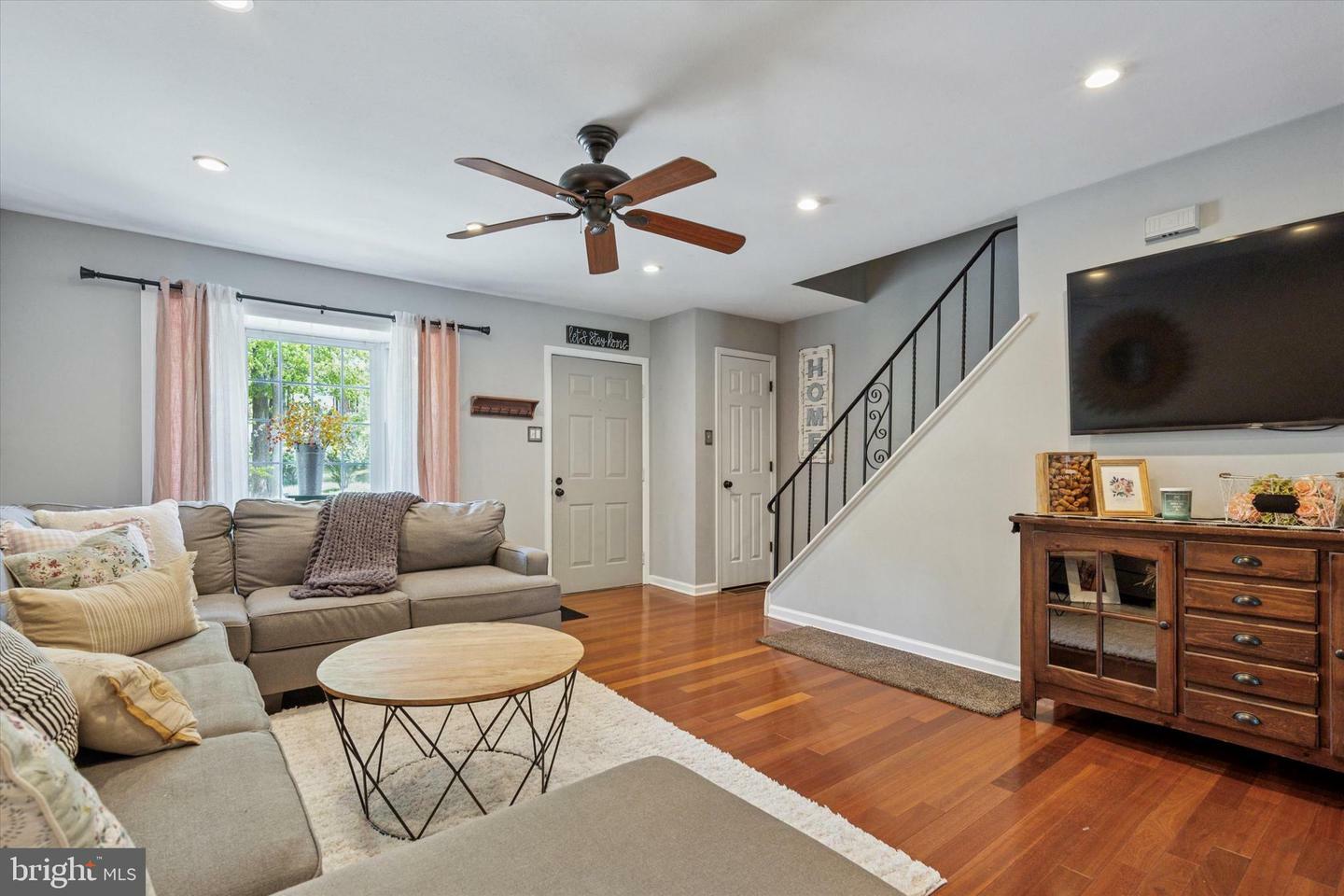 Property Photo: 435 N Mount Vernon Circle PA 19020
