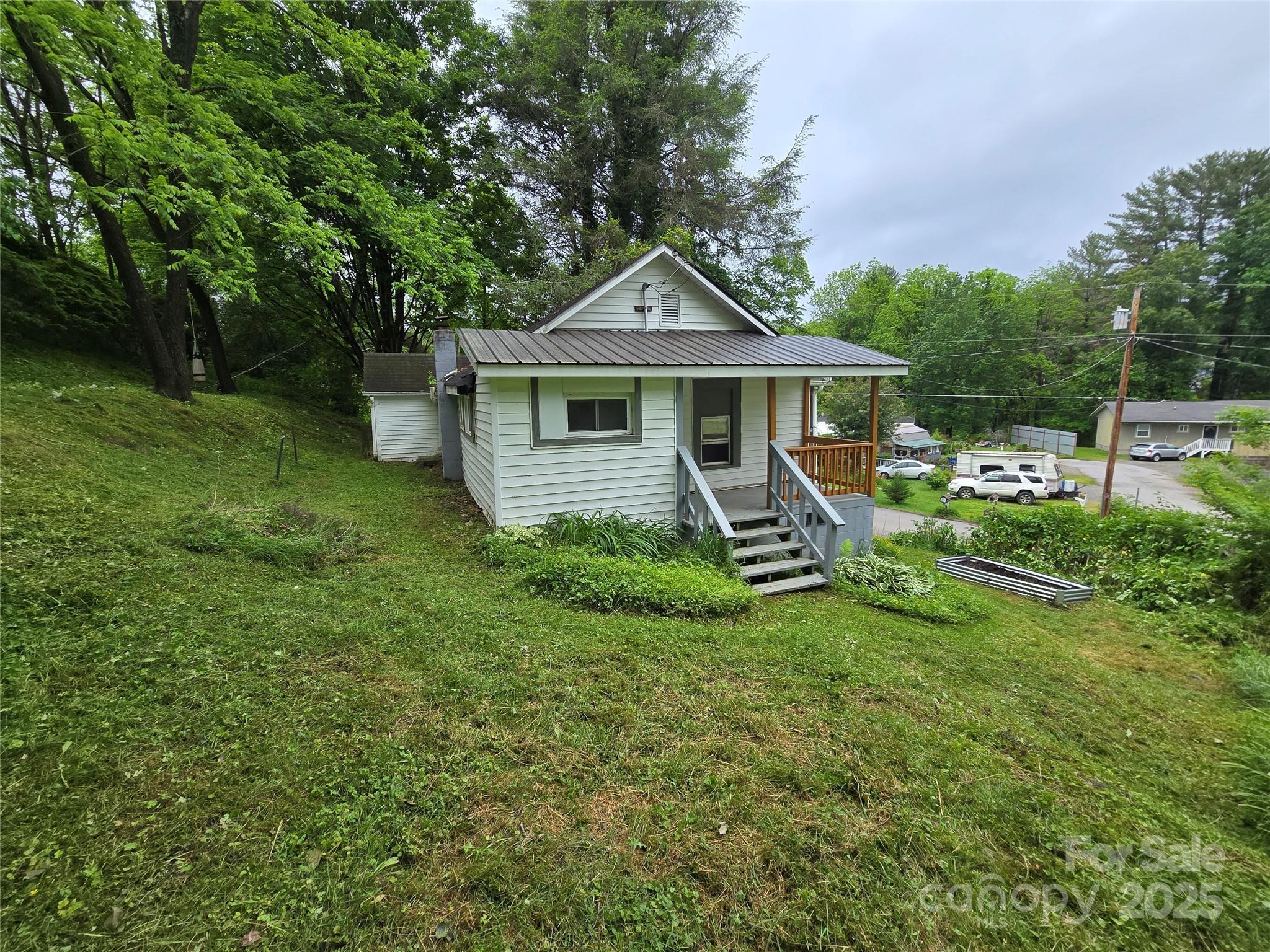 Property Photo: 151 S Hill Street NC 28786