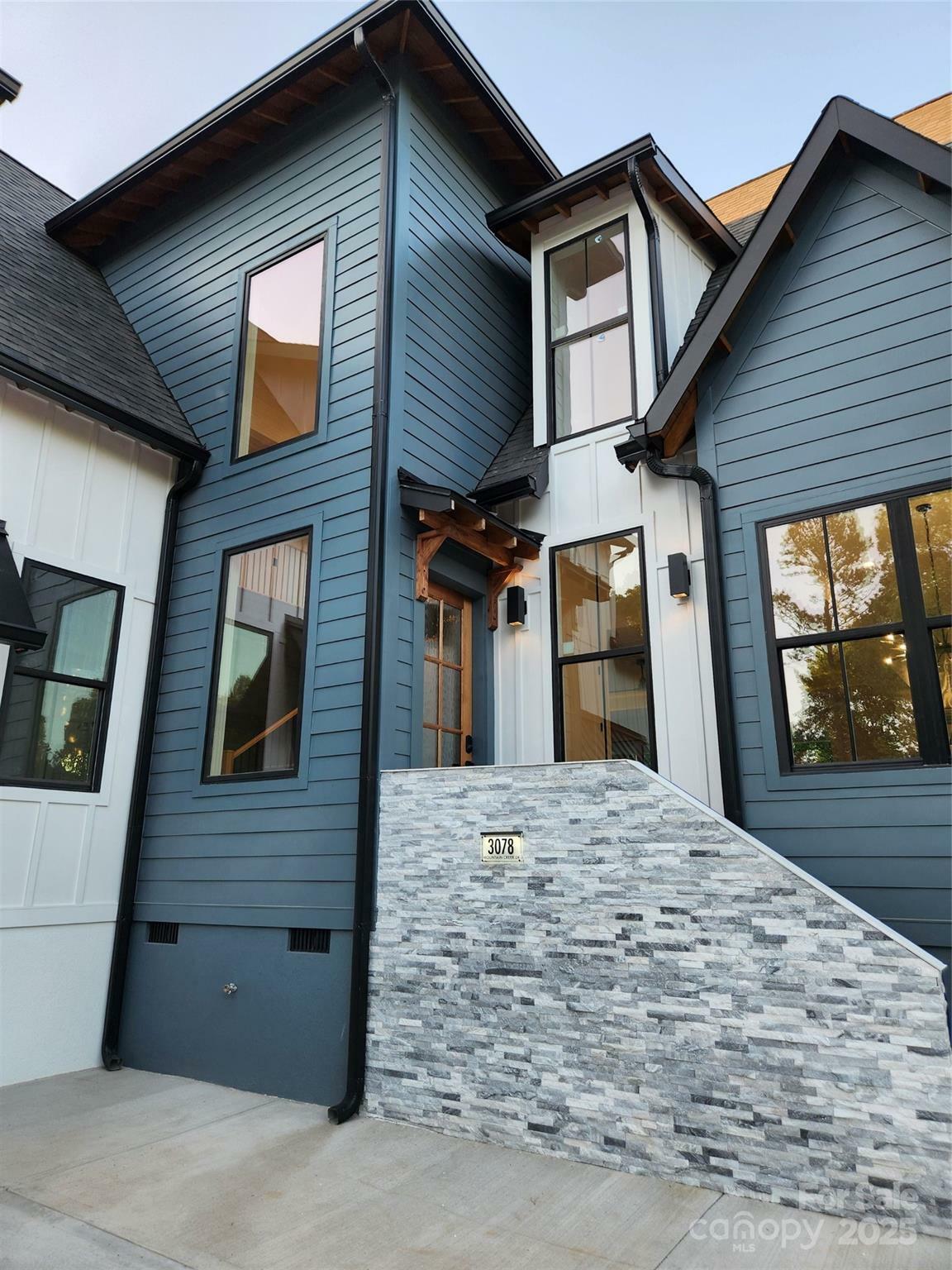Property Photo: 3078 Mountain Creek Drive NC 28673