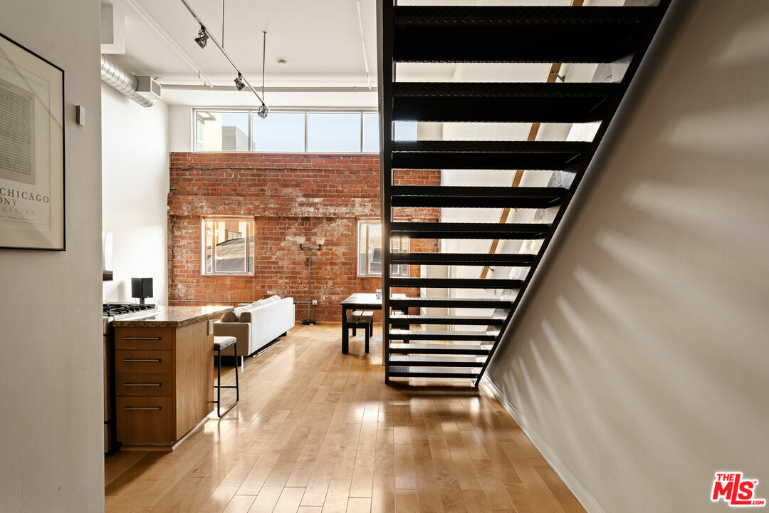 120 S Hewitt St  Los Angeles CA 90012 photo