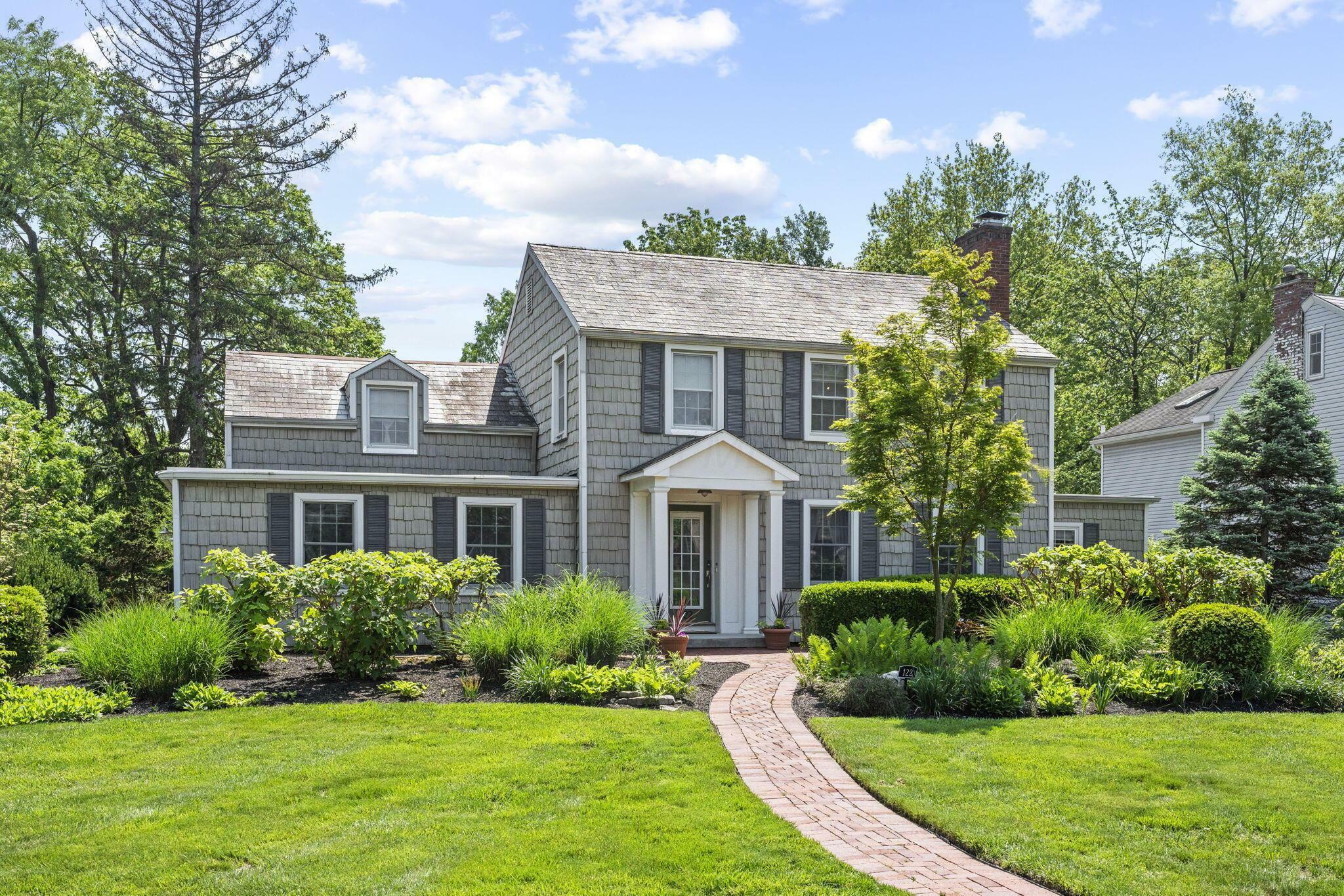 Property Photo: 122 N Stanwood Road OH 43209