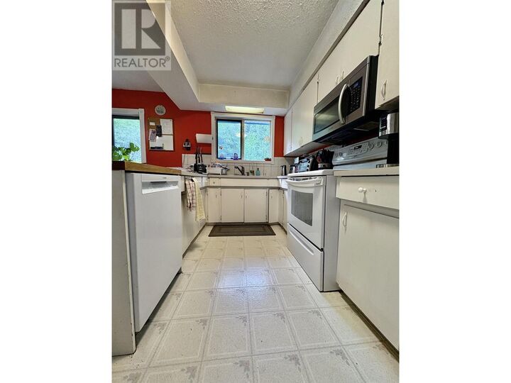 Property Photo: 5380 Centennial Drive BC V8G 0B9