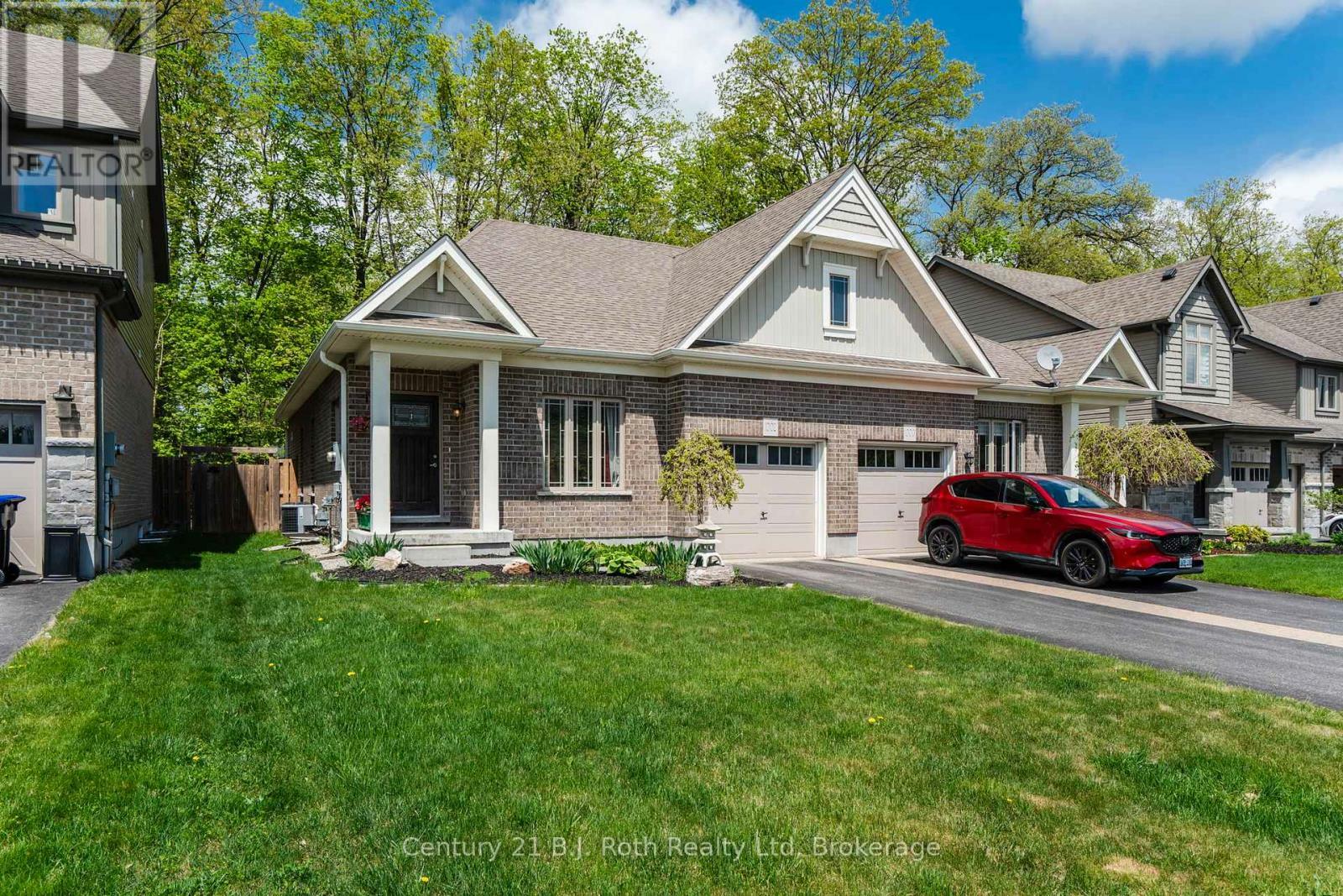 Photo de la propriété: 1002 Cook Drive ON L4R 0E4
