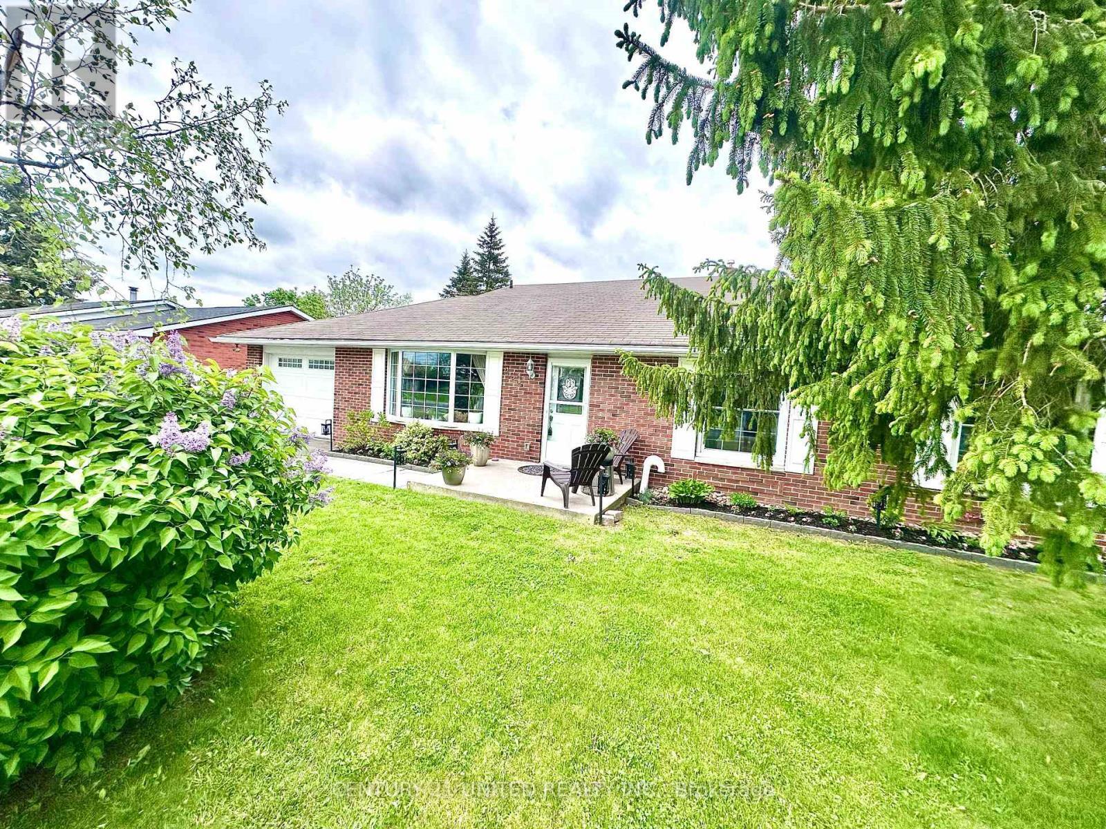 Property Photo: 233 Market Street ON K0L 1L0