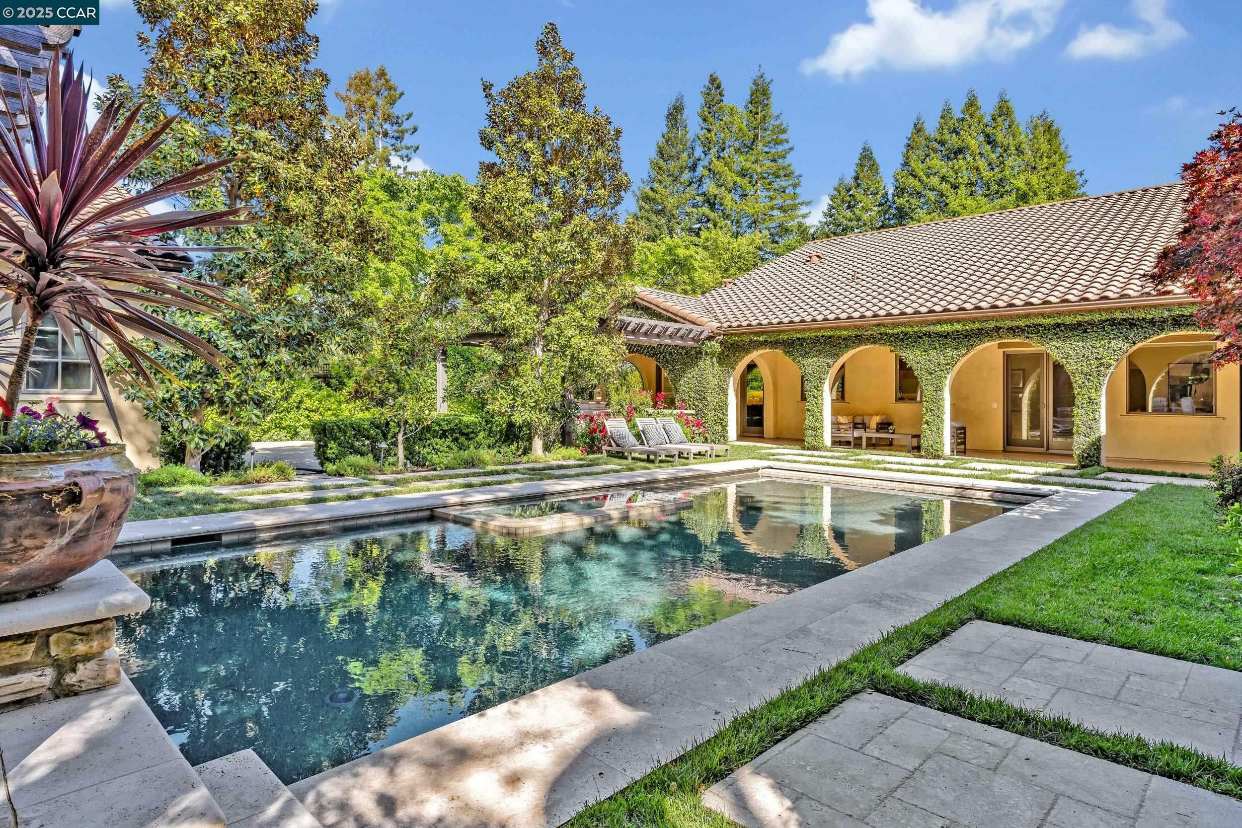 Property Photo: 160 Camille Ave CA 94507