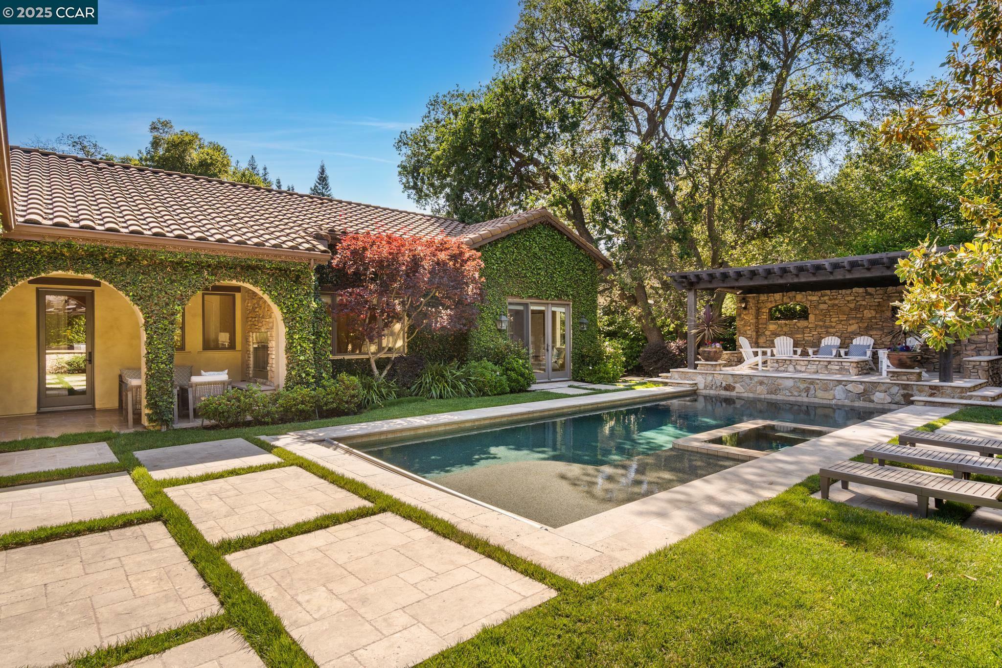Property Photo: 160 Camille Ave CA 94507