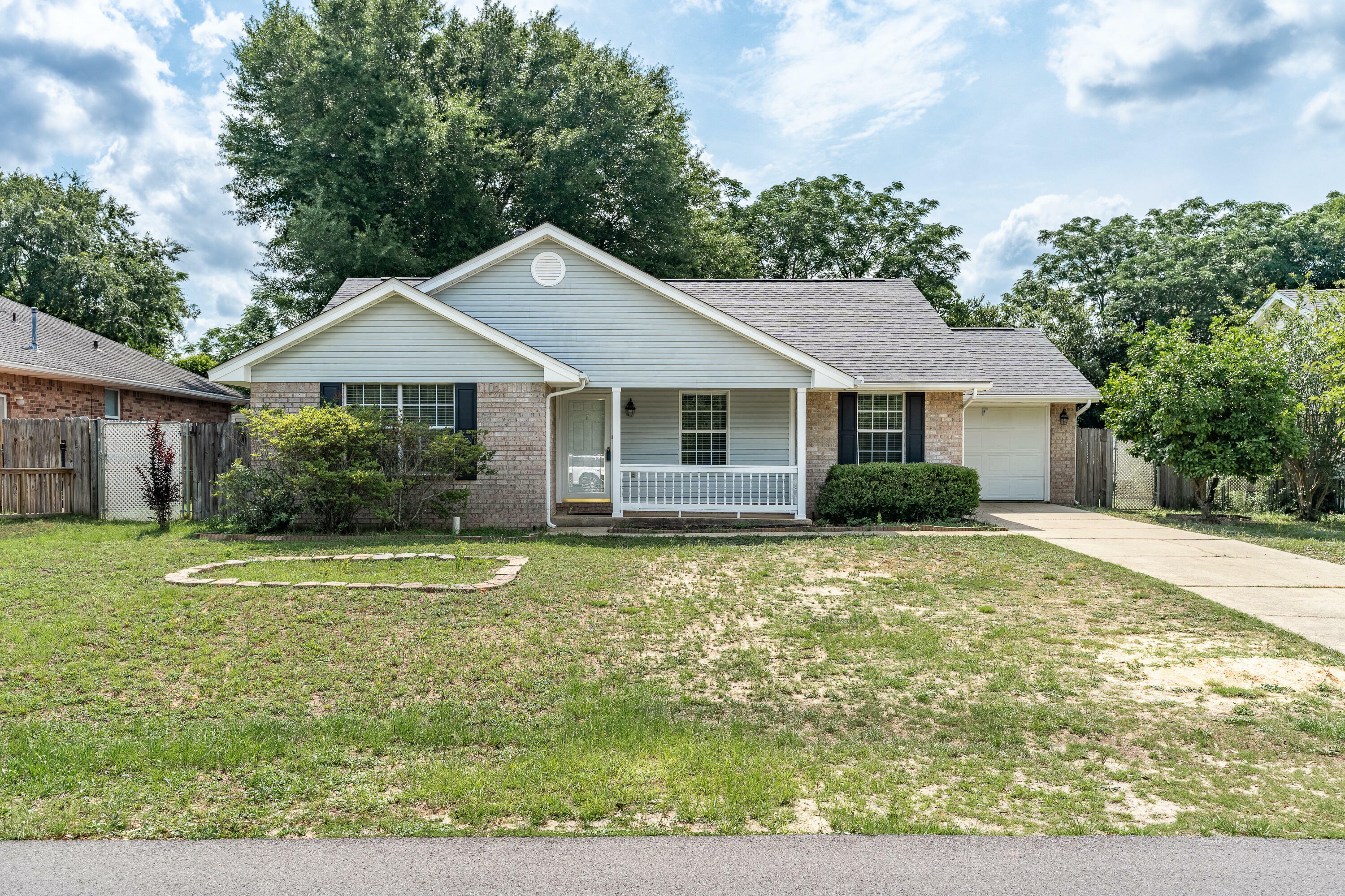 Property Photo: 105 Steeplechase Drive FL 32539
