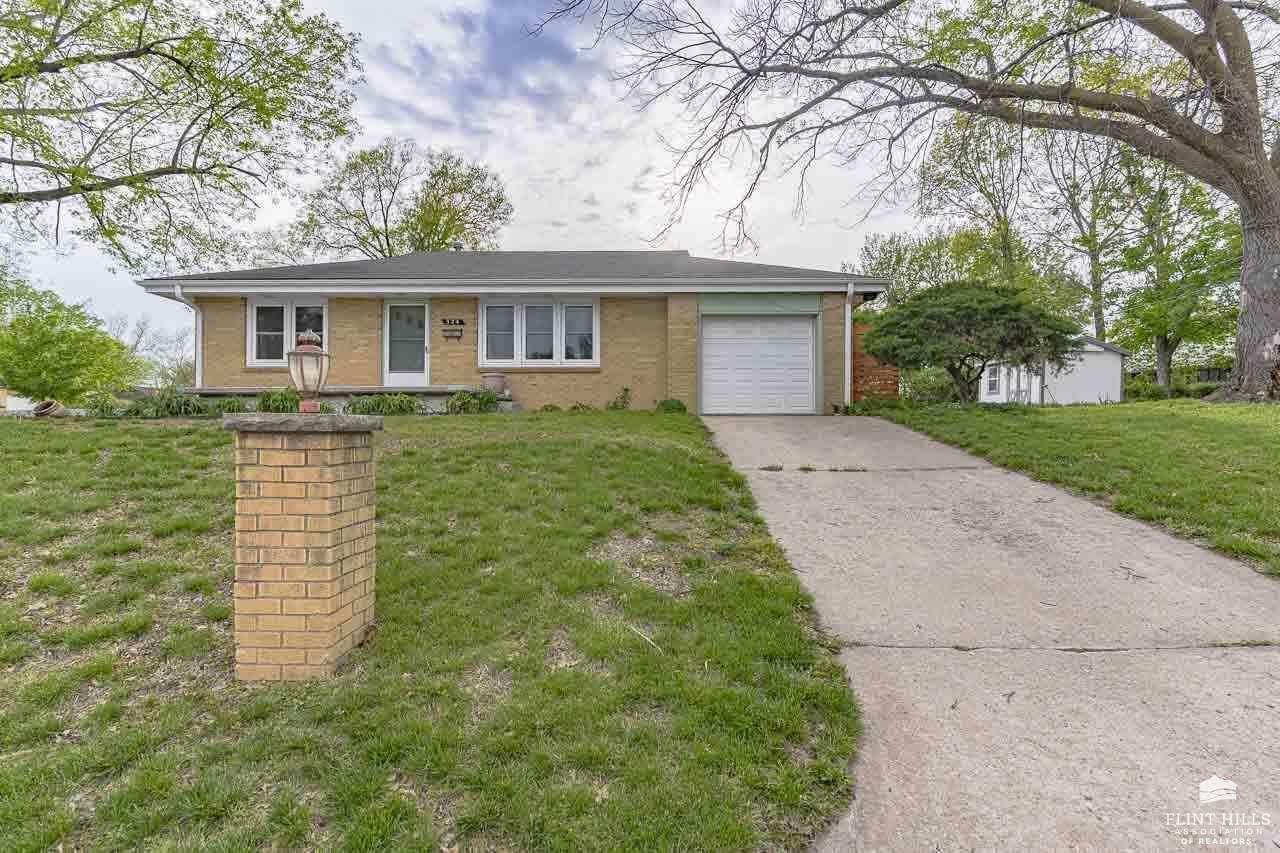 324 Ridge Drive  Manhattan KS 66502 photo