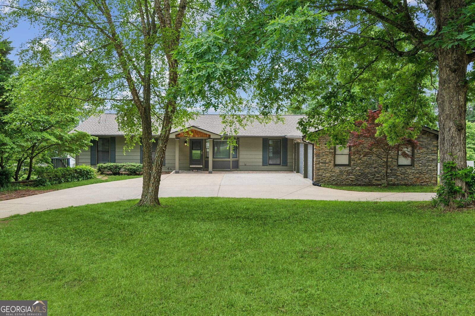 Property Photo: 2055 Cactus Lane GA 30040