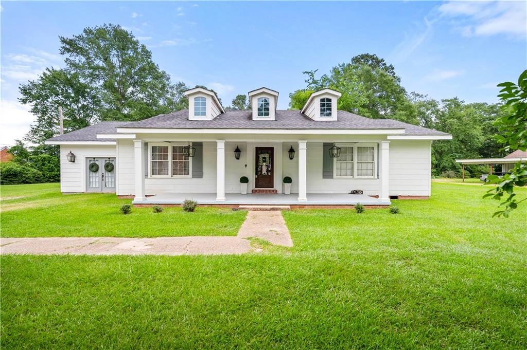 Property Photo:  1131 Caddo Street  LA 71454 