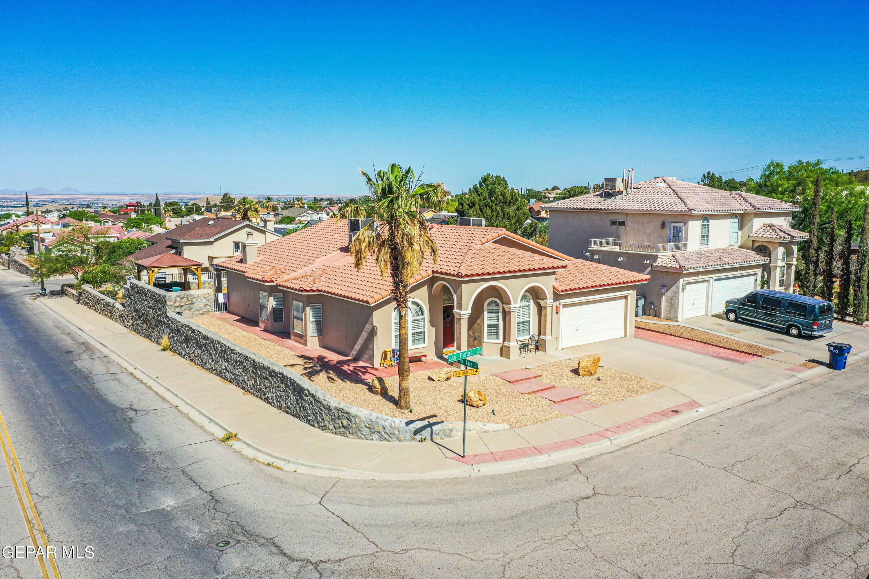 Property Photo: 901 Las Pistas Place TX 79912