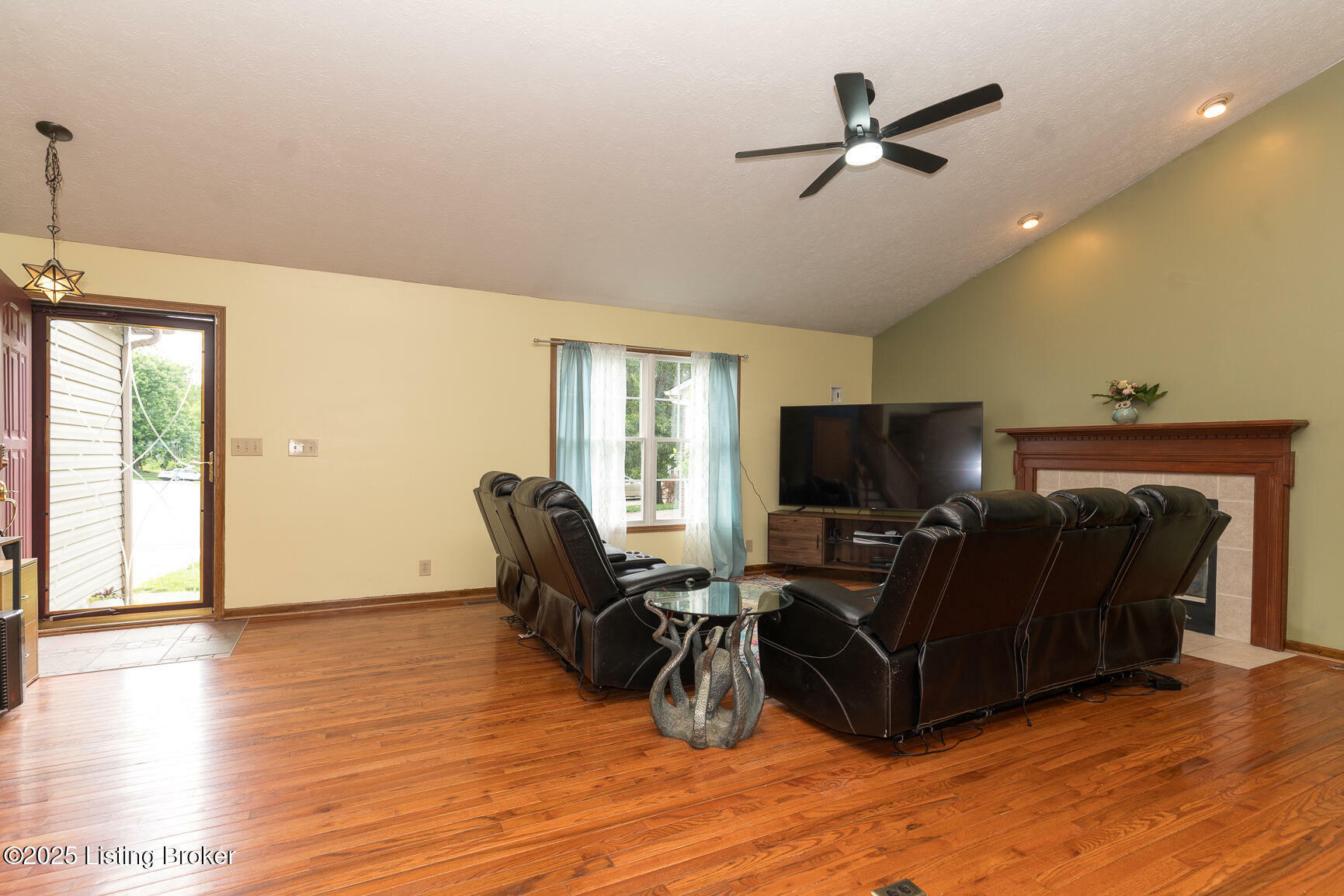 Property Photo: 5306 Wild River Ct KY 40229