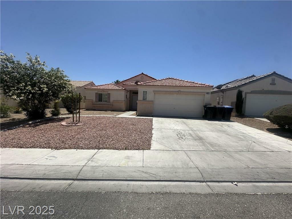 Property Photo: 3815 Shimmering Creek Avenue NV 89031
