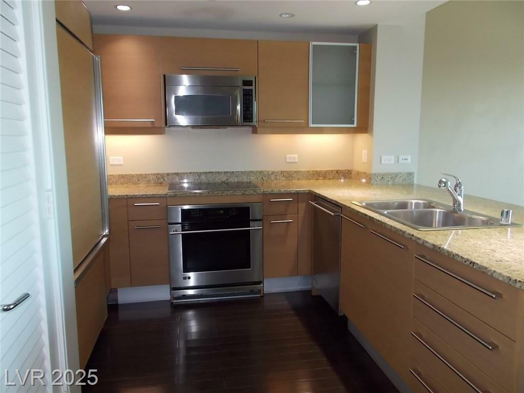 Property Photo:  322 Karen Avenue 2606  NV 89109 