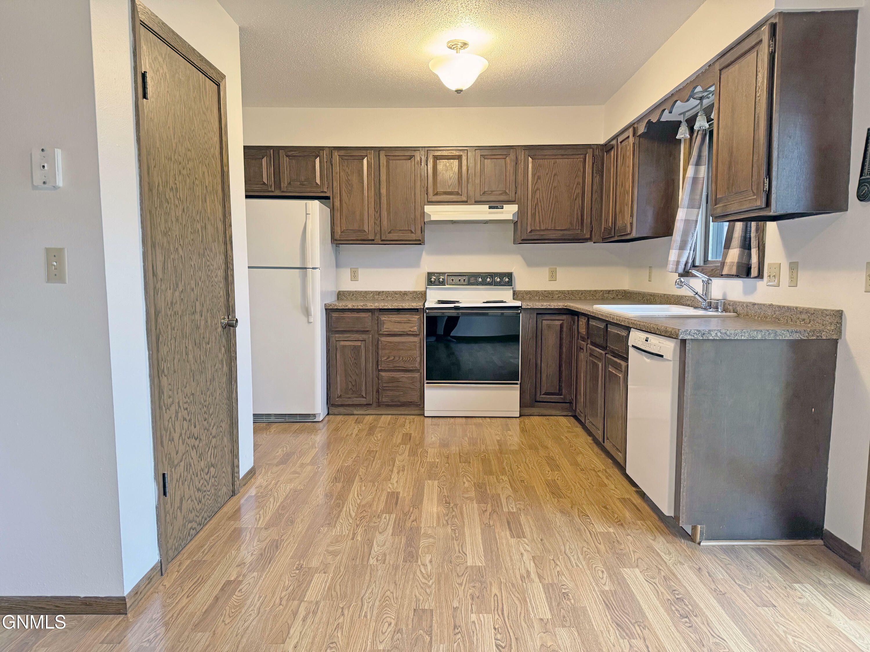 Property Photo: 1740 Grandview Lane ND 58503