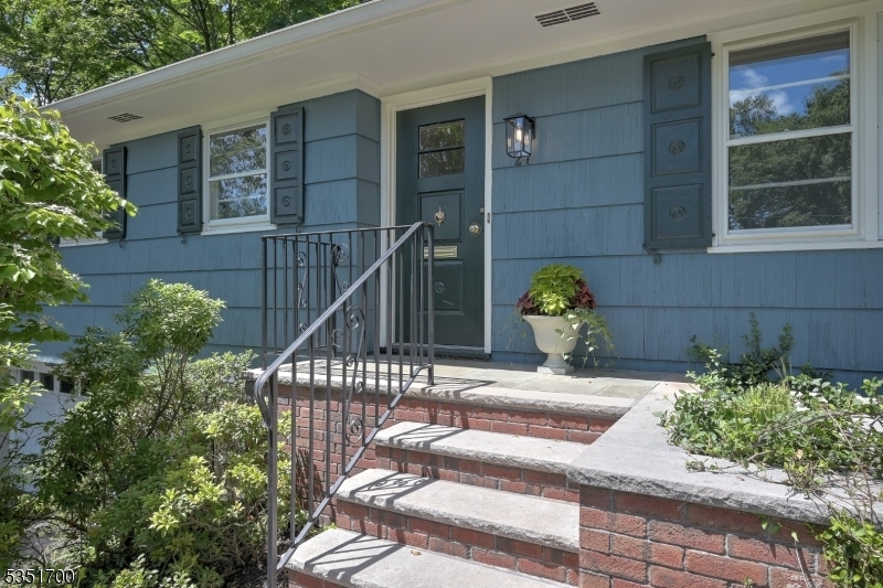Property Photo: 27 Belgrade Ter NJ 07052