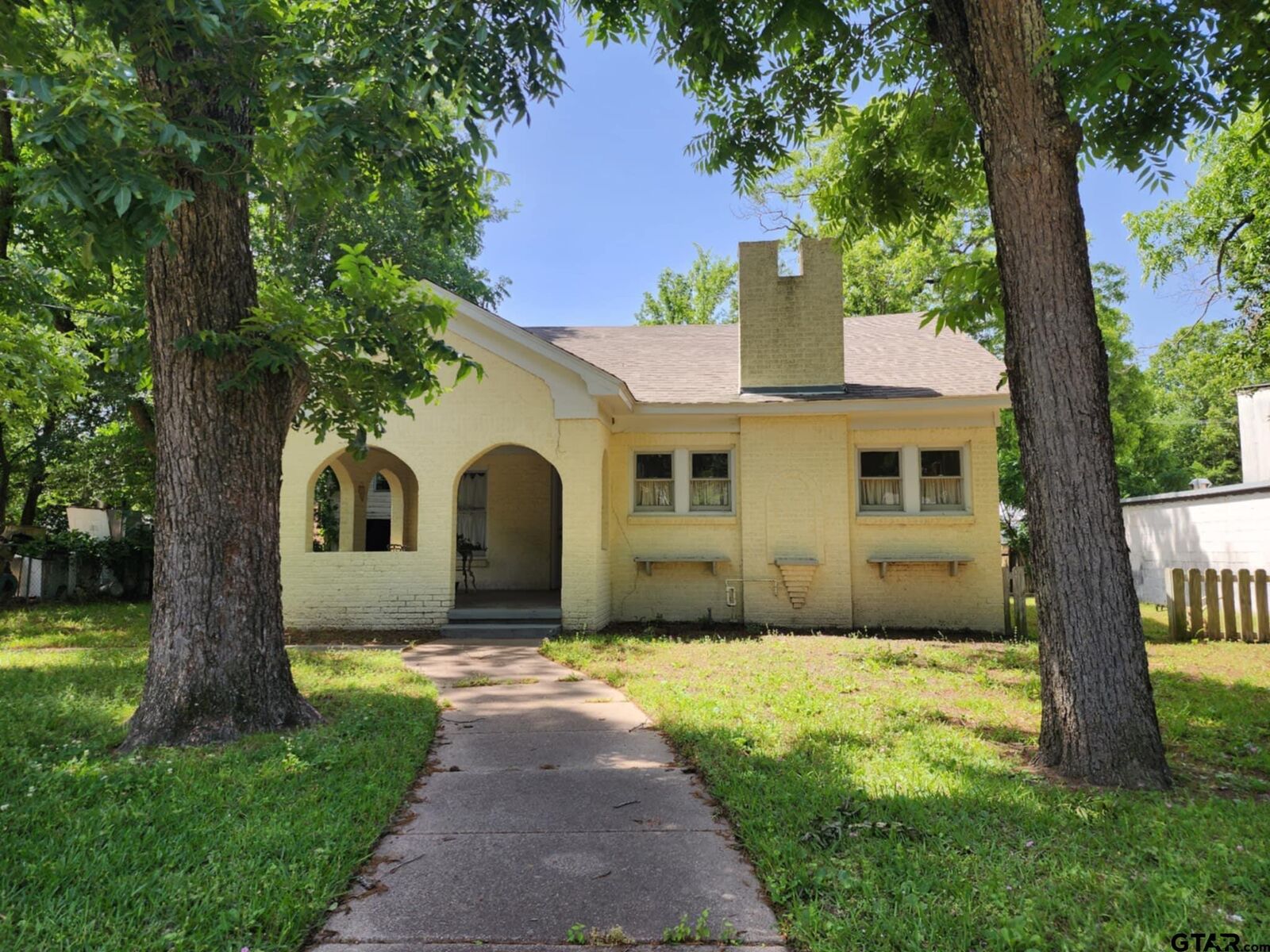 Property Photo: 645 W Kilpatrick TX 75773