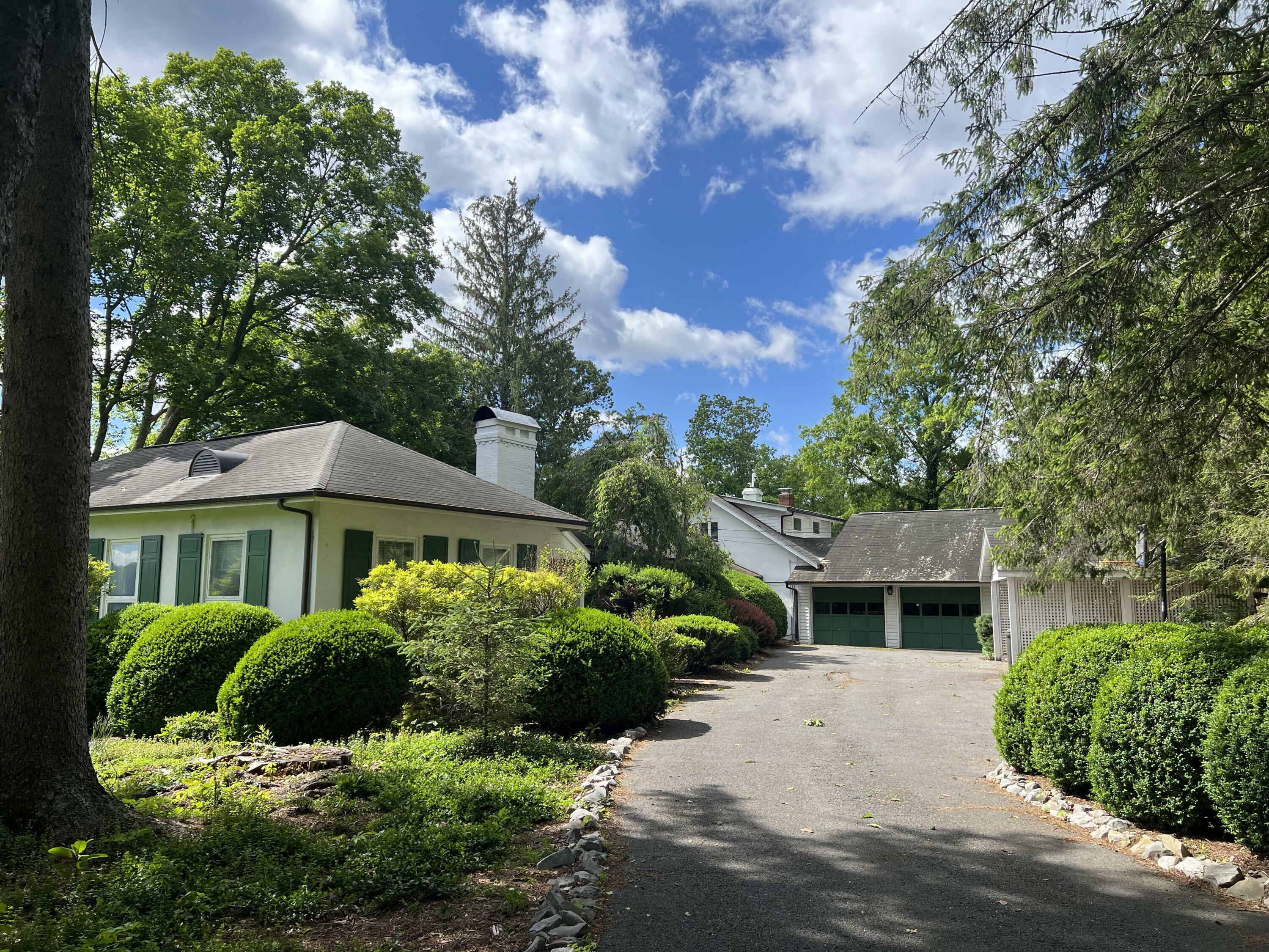 Property Photo: 129 Deerfield Road WV 24925