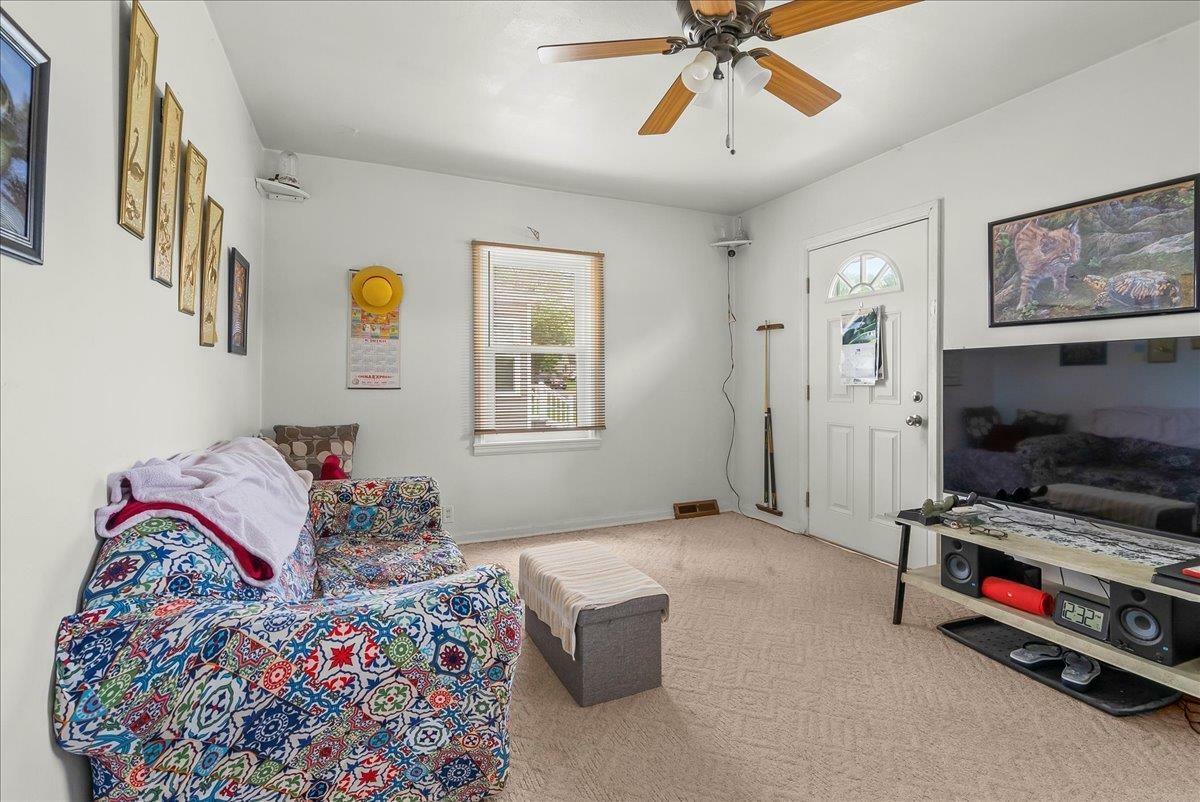 Property Photo:  1852 Hawthorne Avenue  IA 50702 