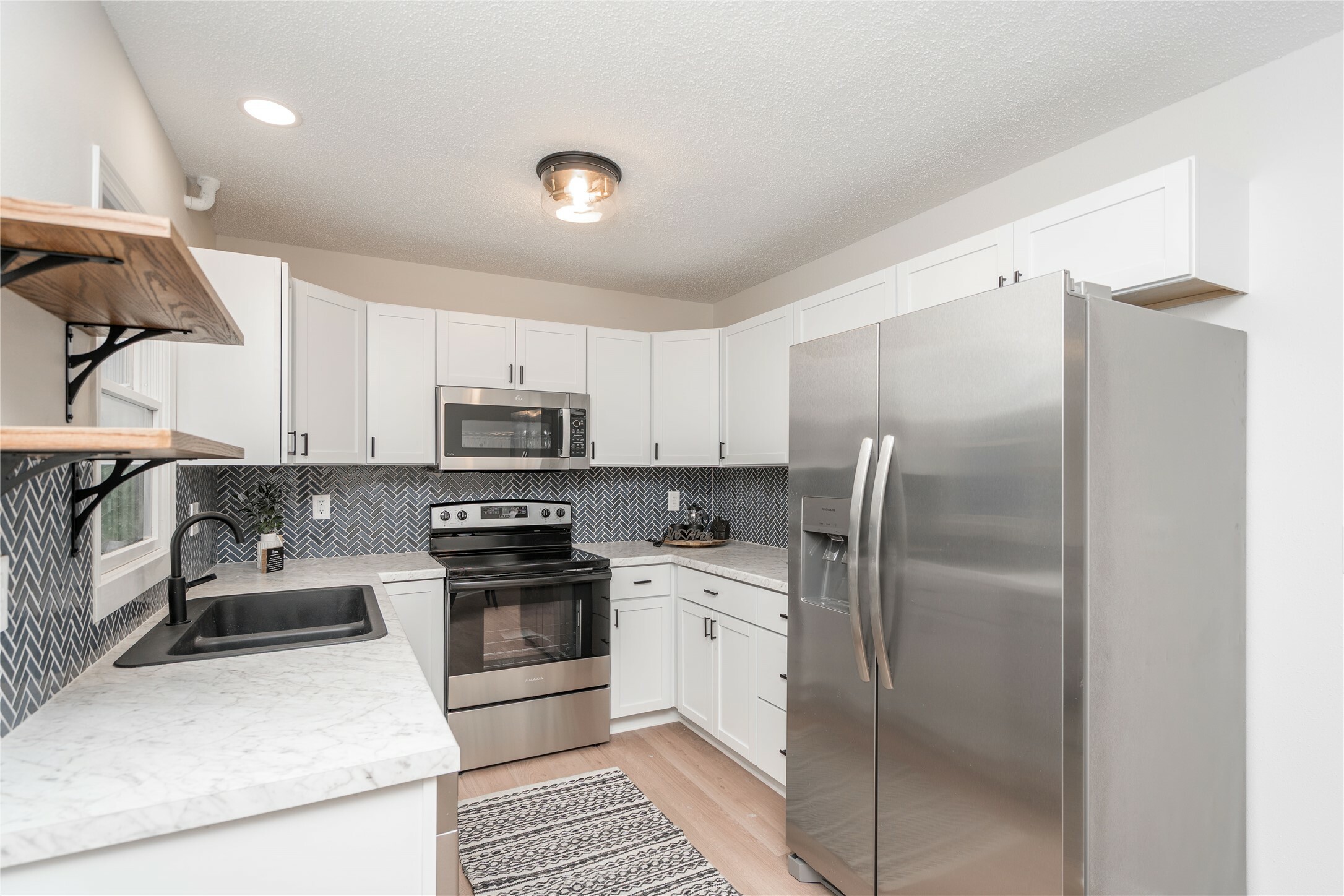 Property Photo: 406 SE Trilein Drive IA 50021