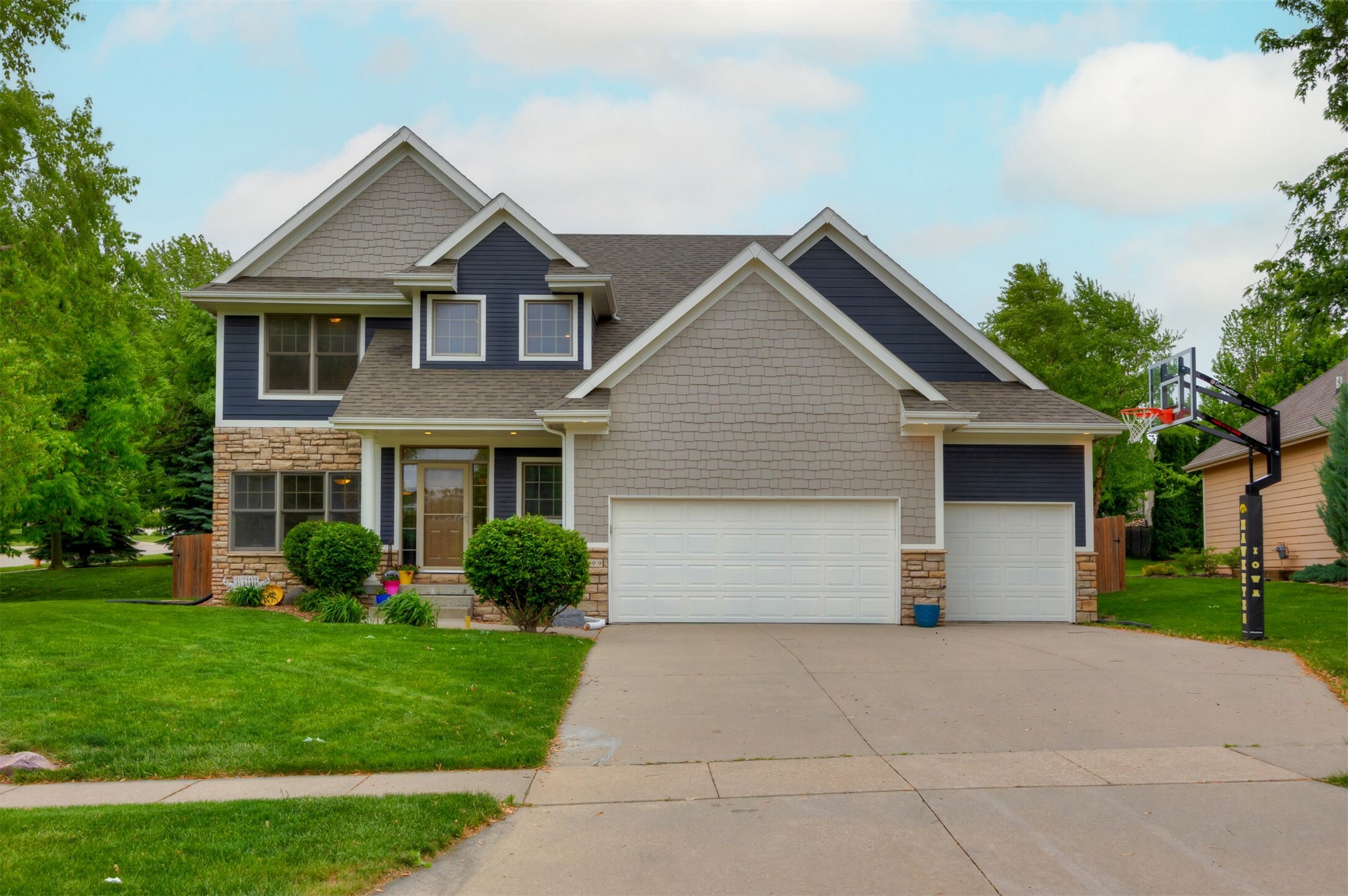 Property Photo: 15199 Beechwood Avenue IA 50325