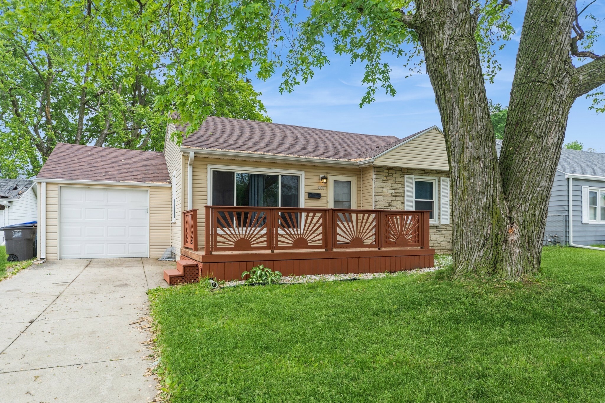 Property Photo: 1803 62nd Street IA 50322