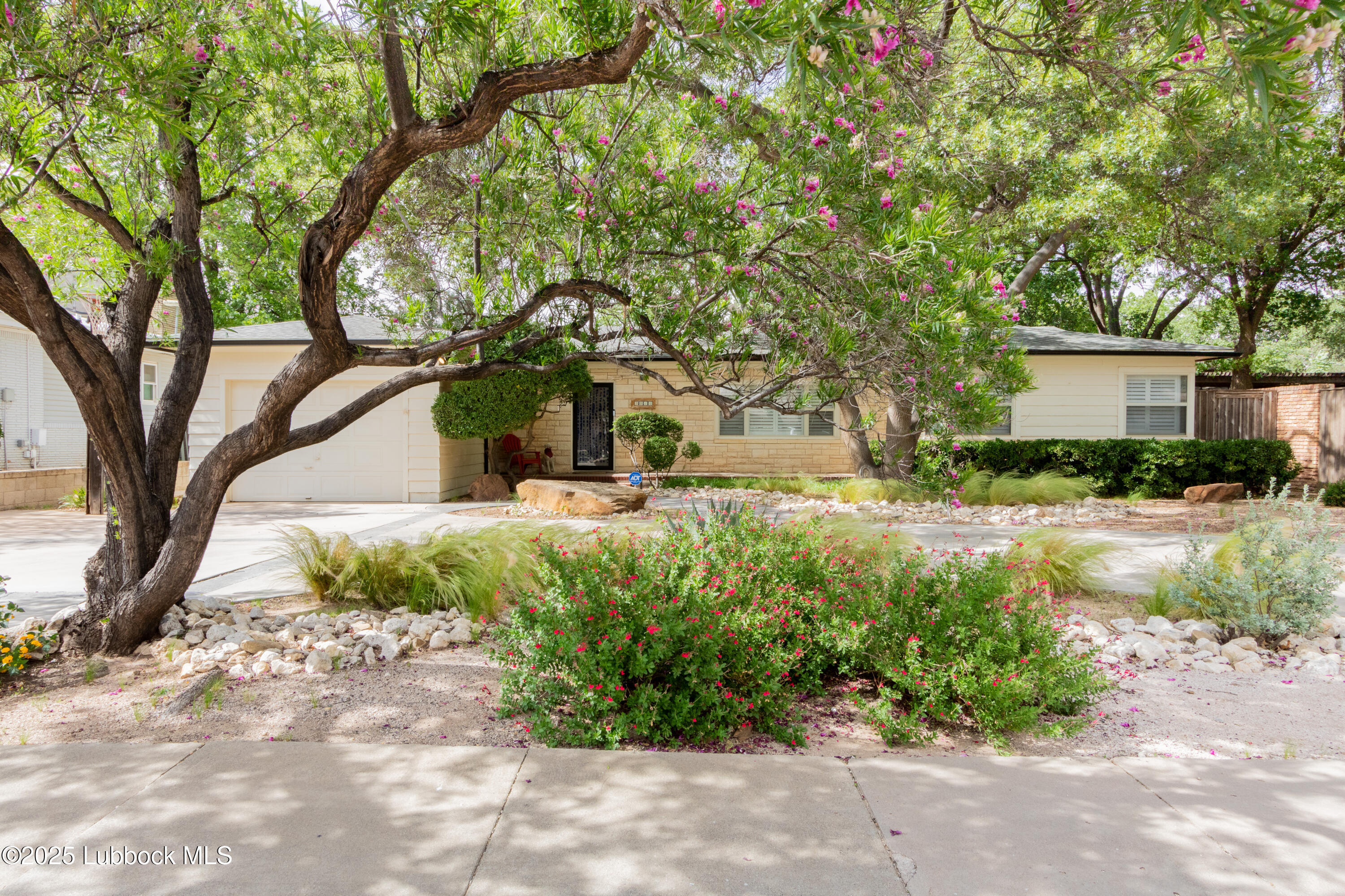 Property Photo:  3014 25th Street  TX 79410 