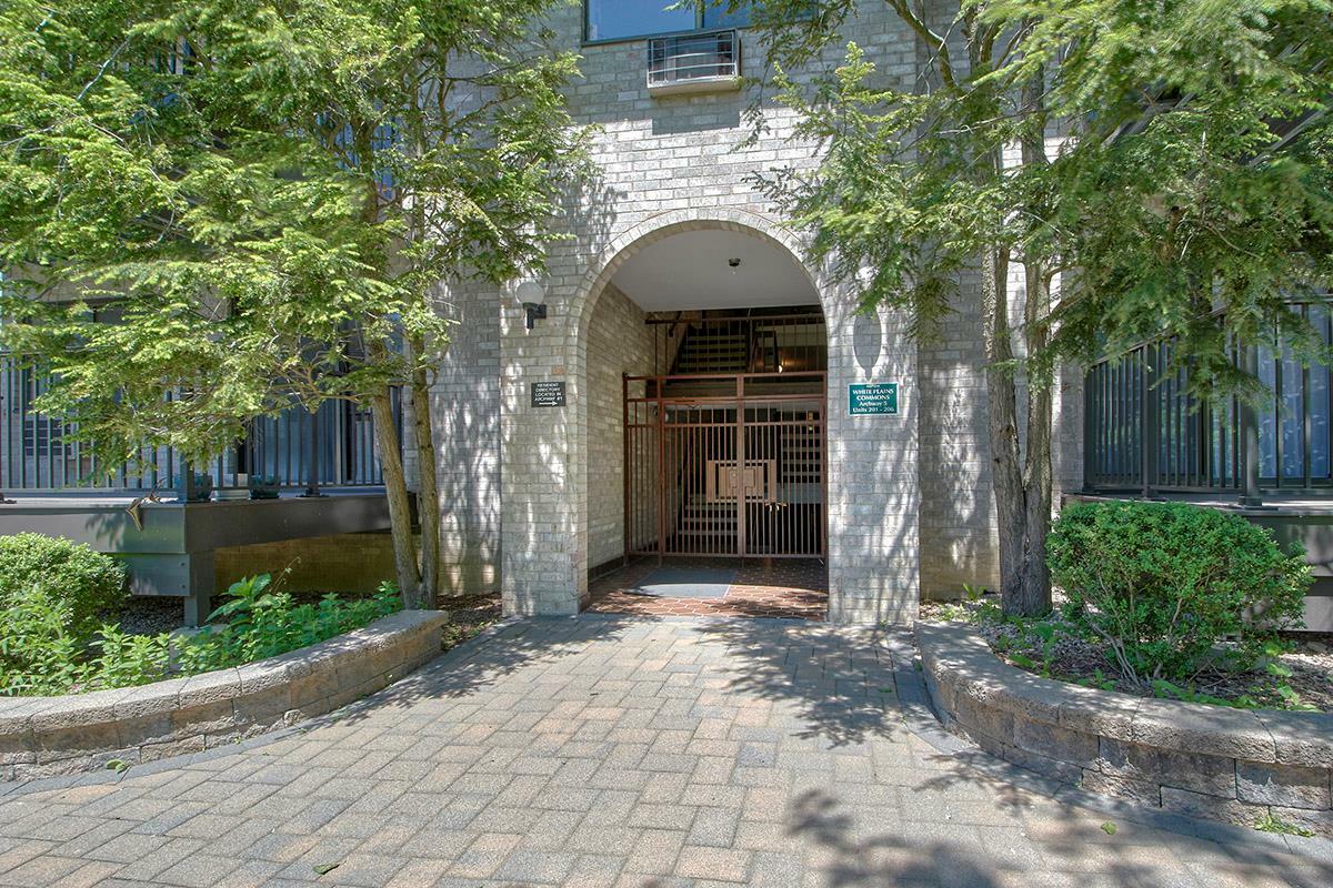 Property Photo: 107 N Broadway 201 NY 10603