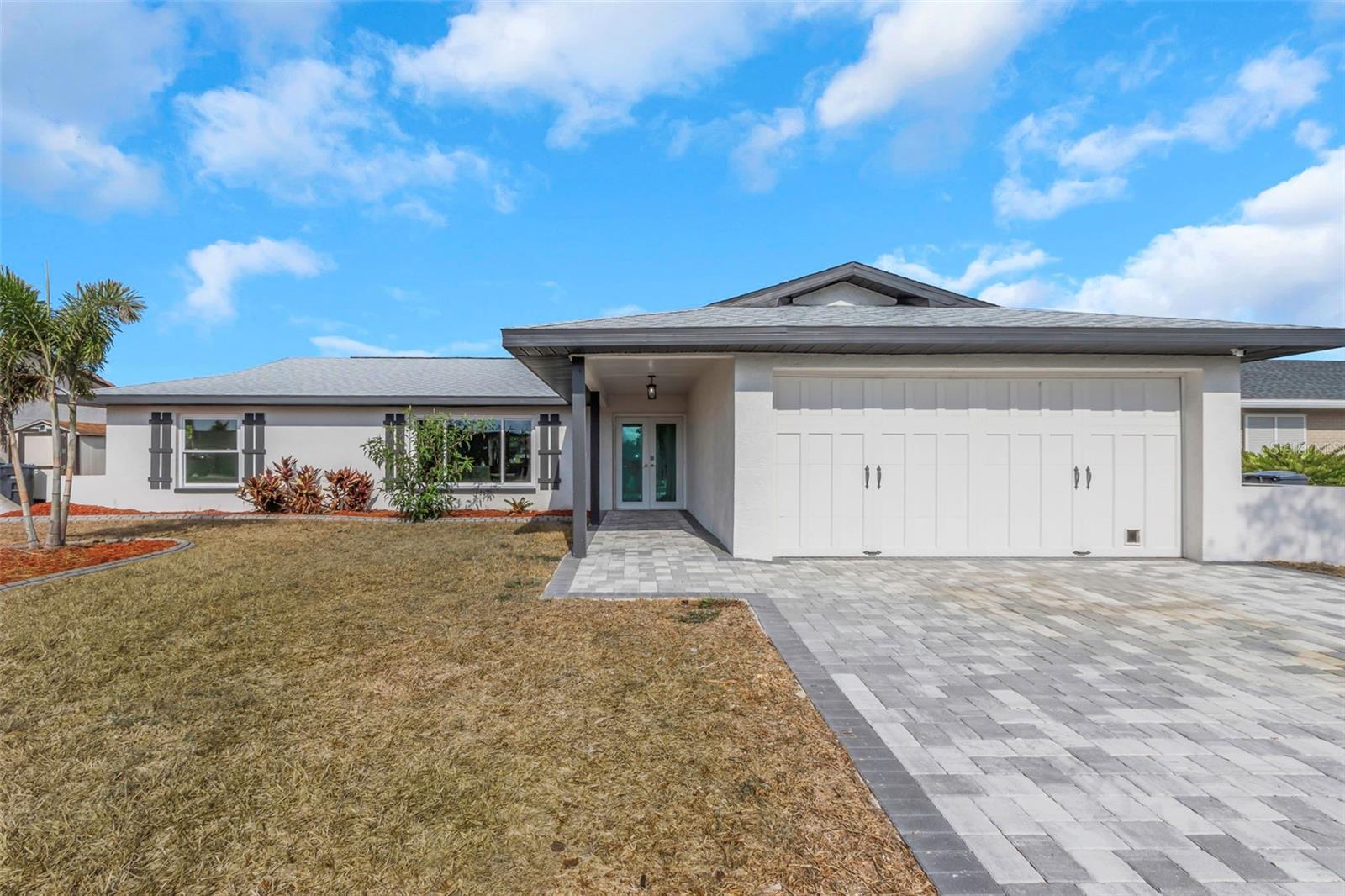 Property Photo: 6508 Senegal Palm Way FL 33572