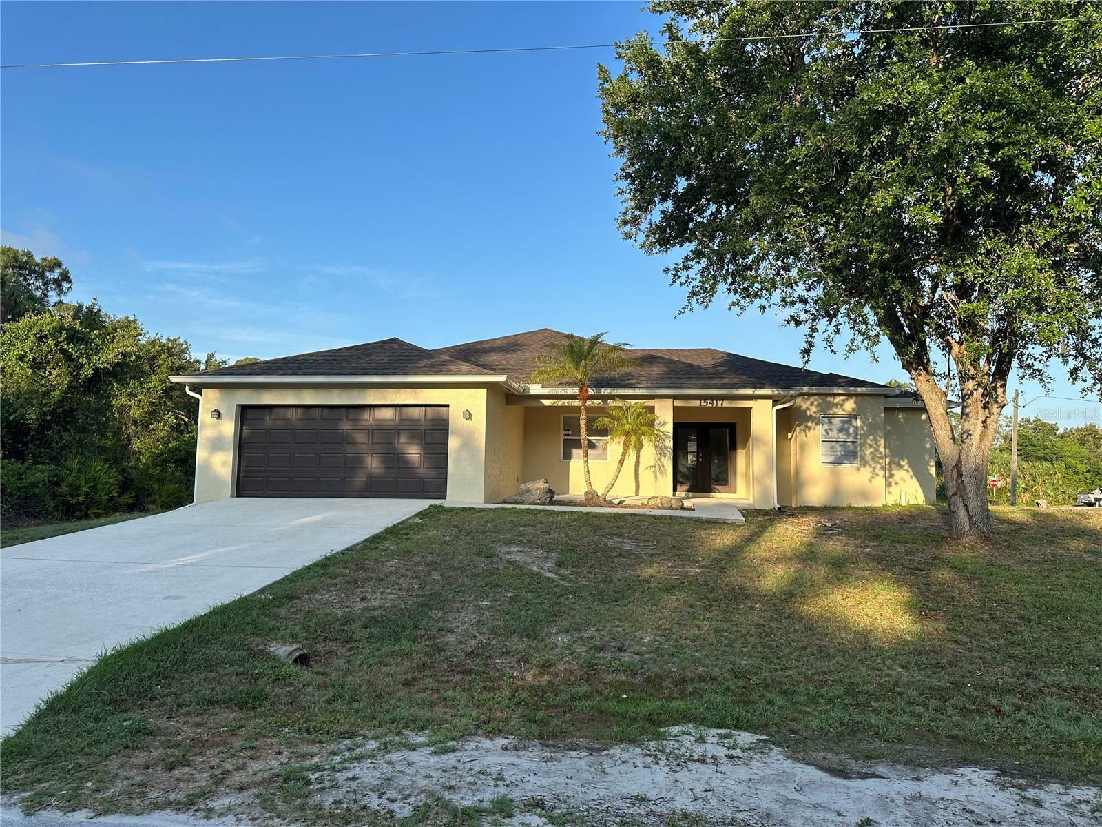 Property Photo: 15417 Hanley Court FL 33953