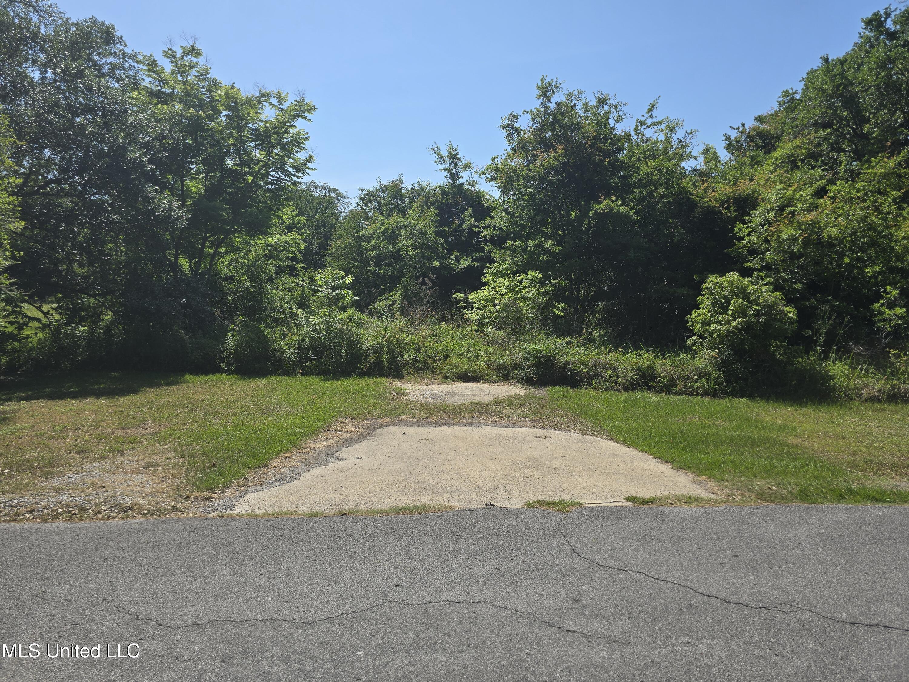 Property Photo: 1003 Mantou Street MS 39567