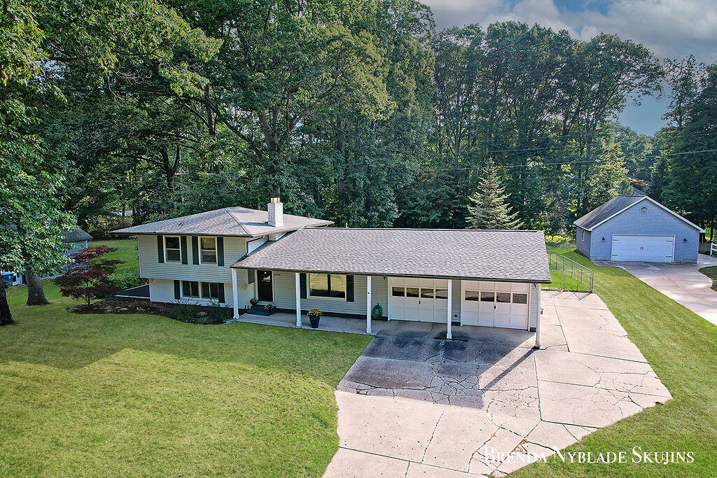 Property Photo: 11506 Lakeshore Avenue MI 49417