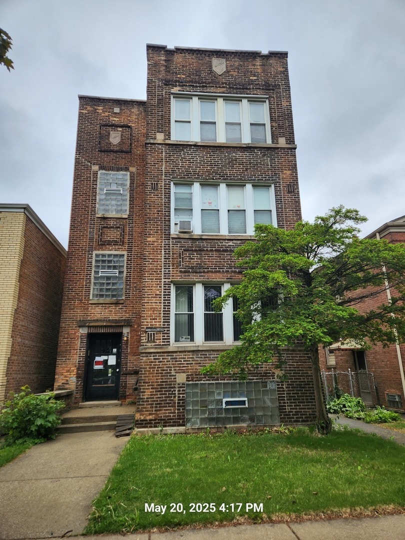 Property Photo: 10320 S Vernon Avenue IL 60628