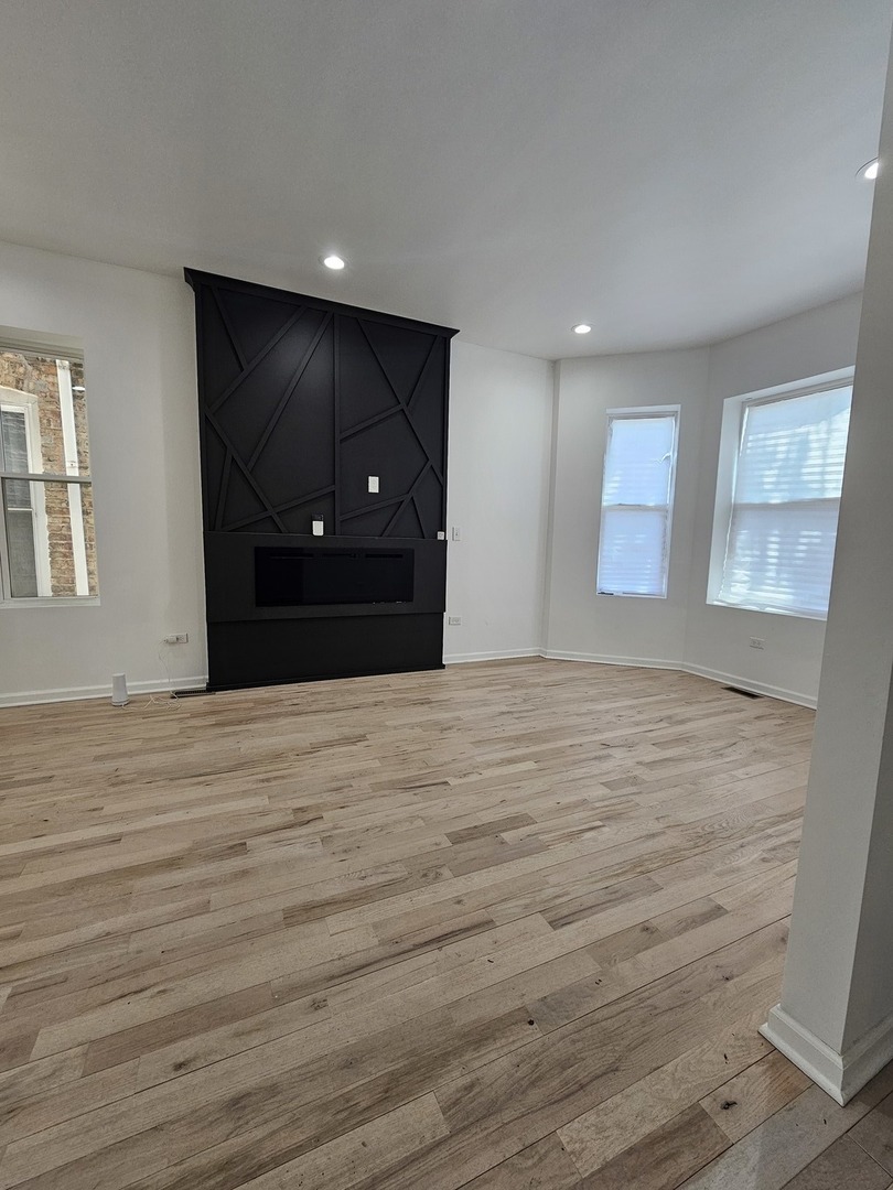 Property Photo: 4336 W Gladys Avenue IL 60624