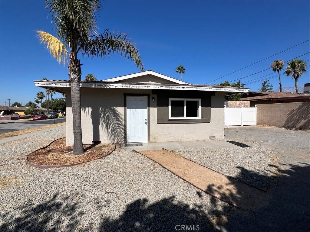 Property Photo:  16164 Dianthus Avenue B  CA 92335 