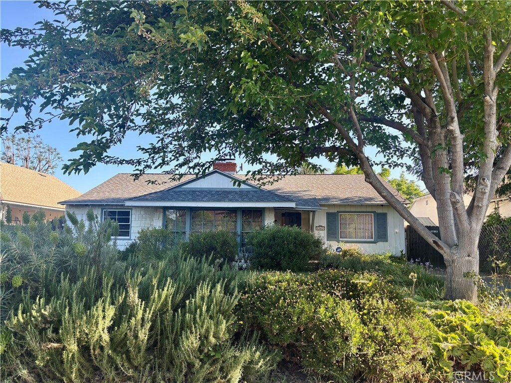 Property Photo: 13617 Bassett Street CA 91405