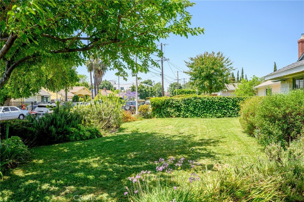 Property Photo: 13617 Bassett Street CA 91405