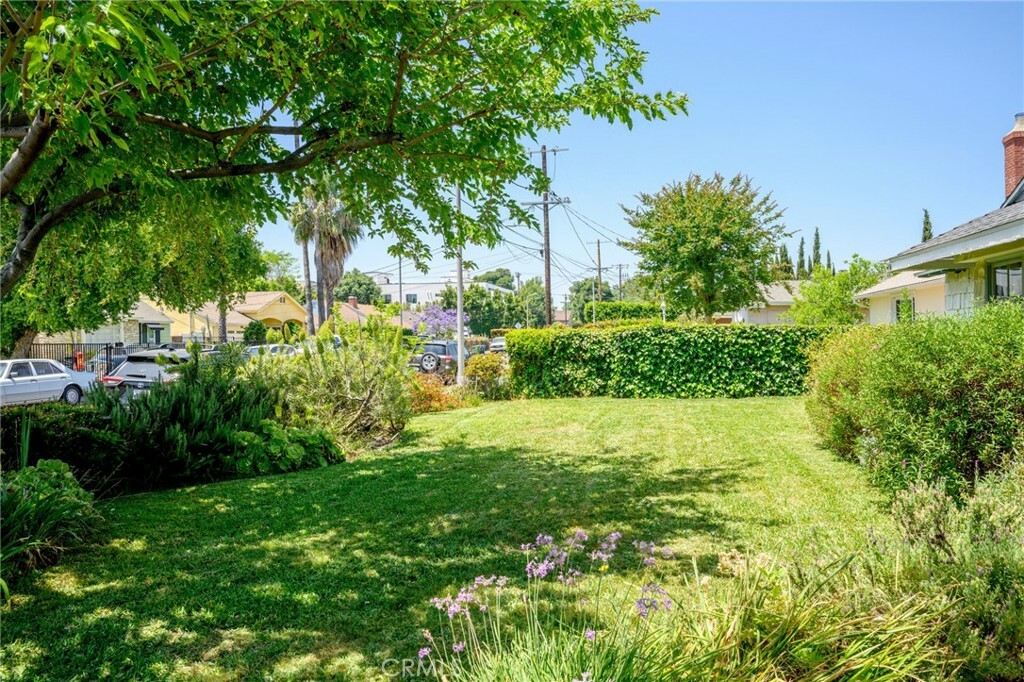 Property Photo: 13617 Bassett Street CA 91405