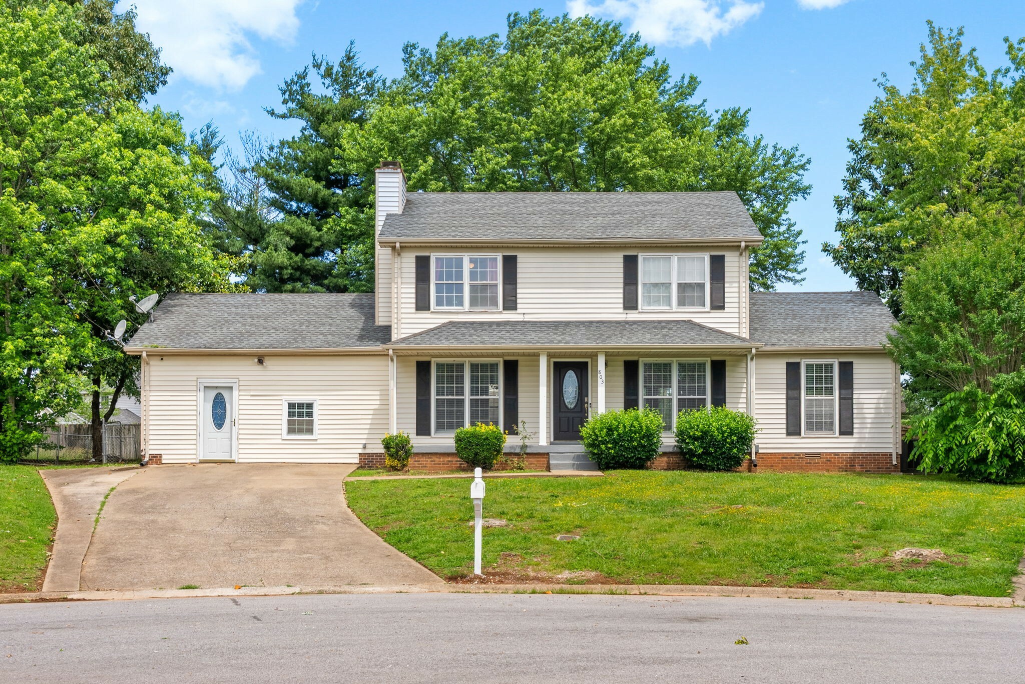 Property Photo: 803 Parkview Ct TN 37042