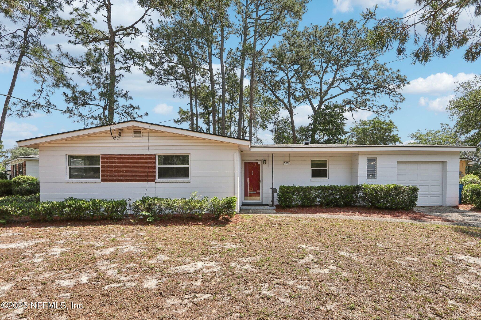 Property Photo: 3831 Rogero Road FL 32277