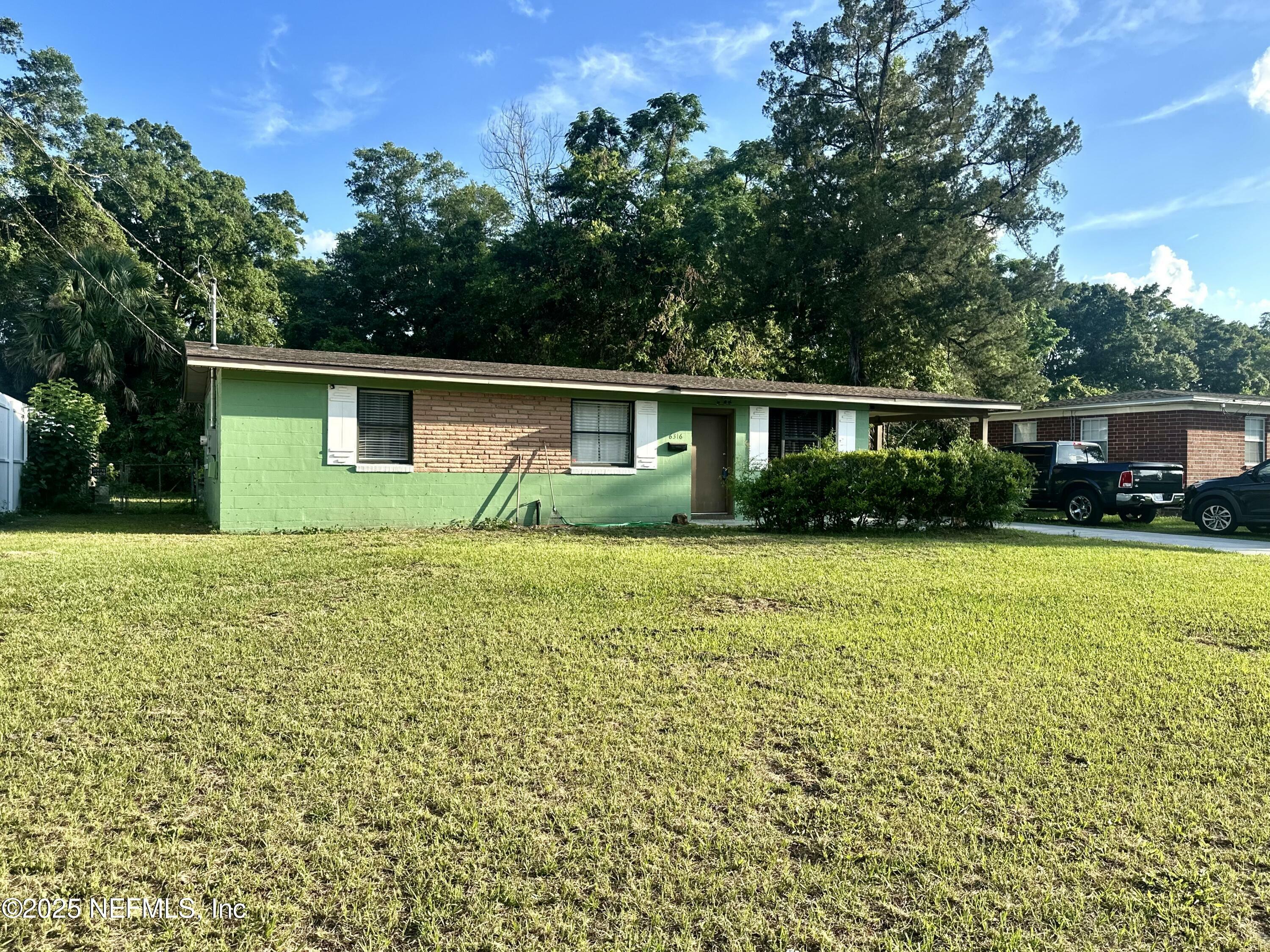 Property Photo: 6316 Pine Summit Drive FL 32211