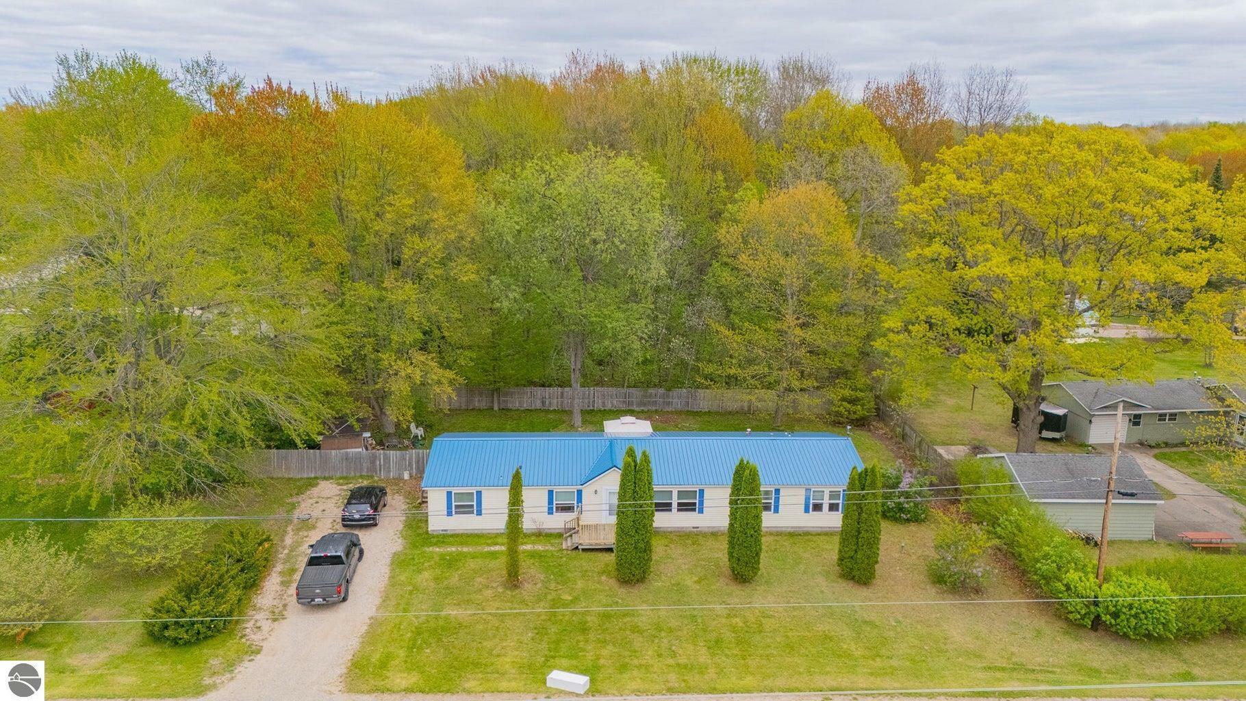 299 Cloverleaf Lane  Houghton Lake MI 48629 photo