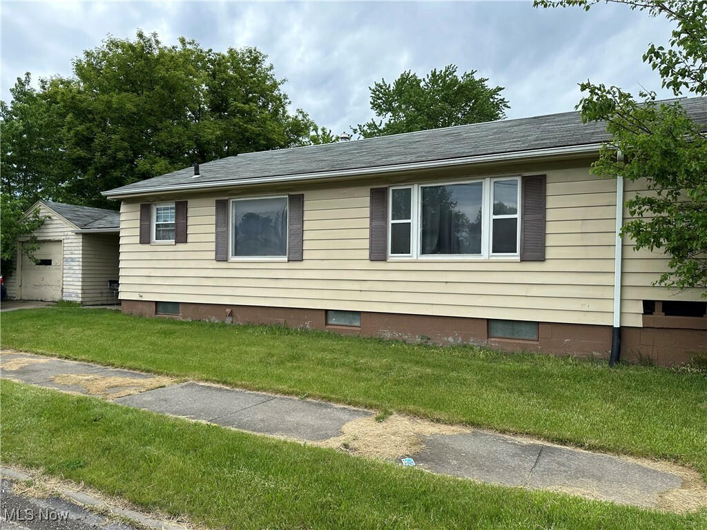 Property Photo: 404 N Glenellen Avenue OH 44509
