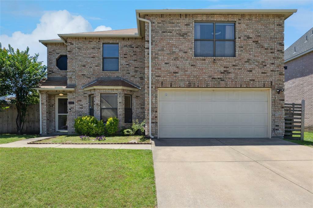 Property Photo: 216 Miramar Drive TX 76002