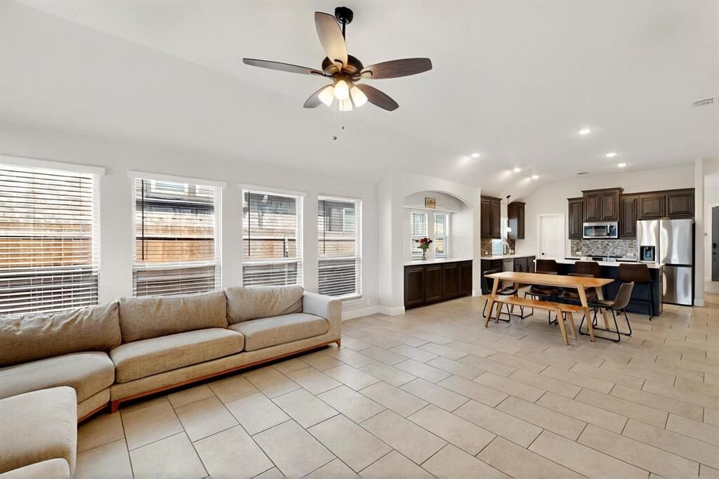 Property Photo:  3817 Myrtle Way  TX 75142 