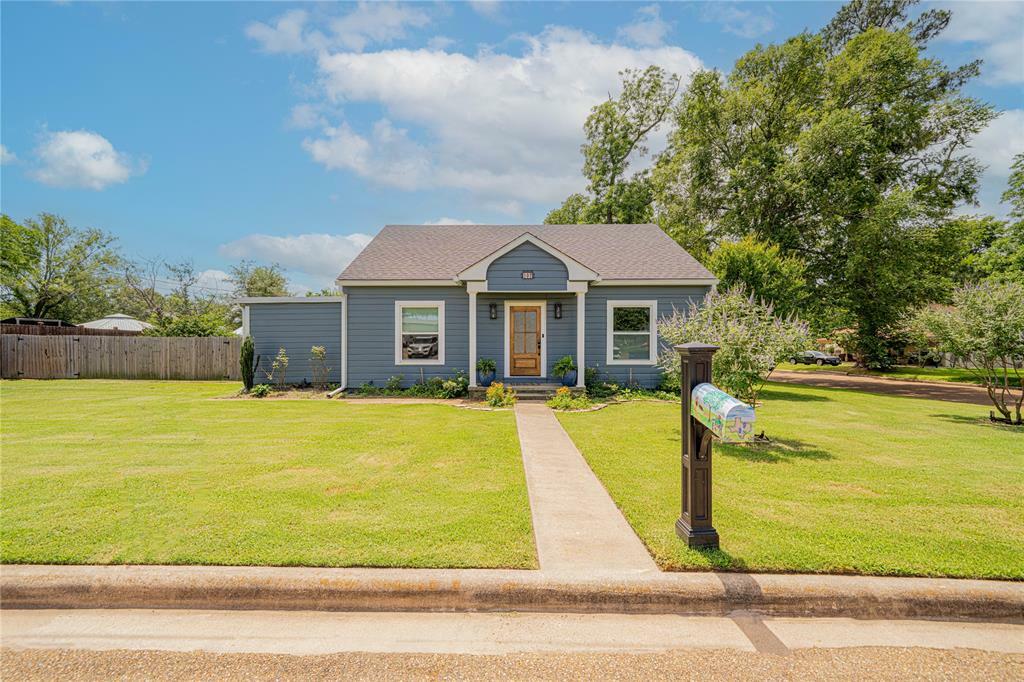 Property Photo: 107 W Myrtle TX 75494