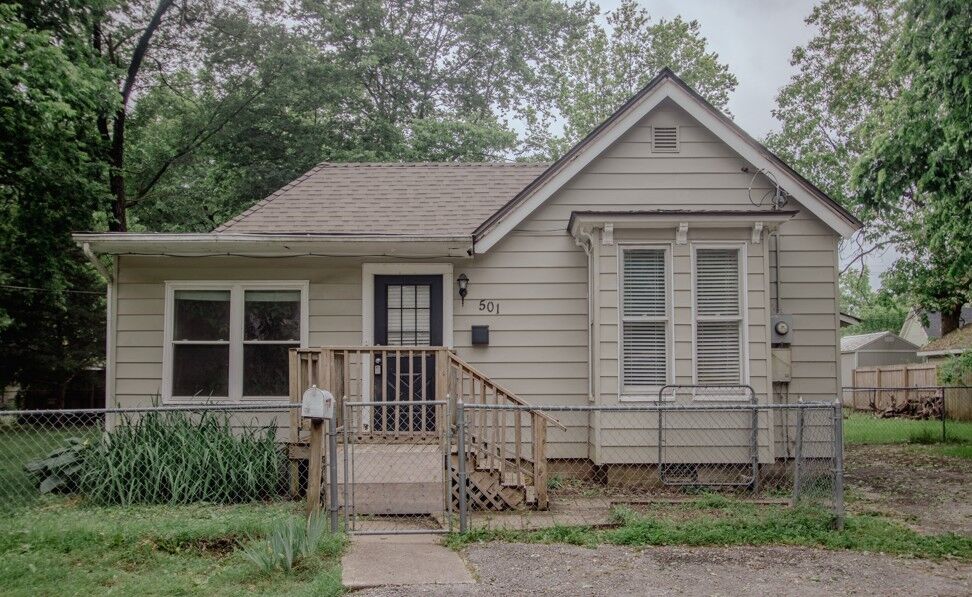 Property Photo:  501 W Center Avenue  AR 72764 